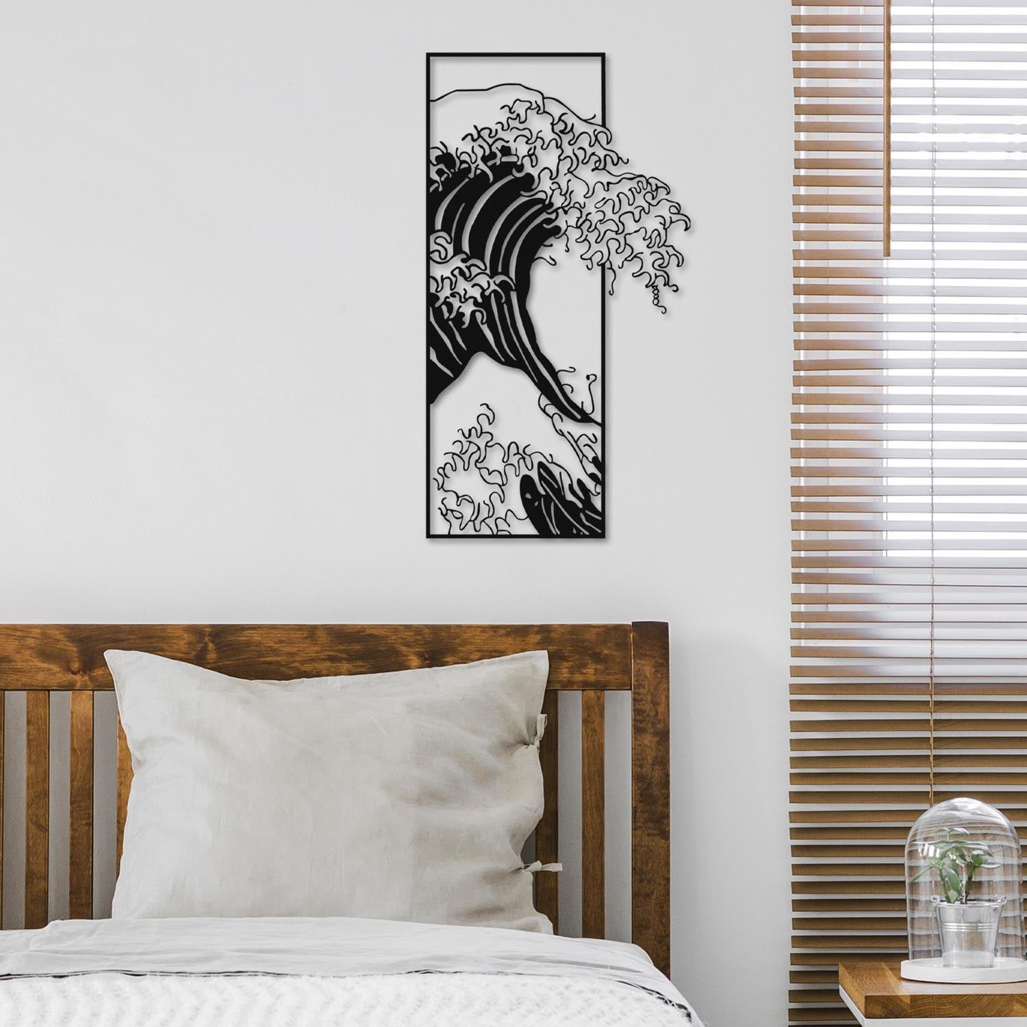 Verleihen Sie Ihrem Zuhause mit der Waves 3 Wanddeko von Wallity in Schwarz einen modernen Akzent. Ein stilvolles Metall-Accessoire für jeden Raum.