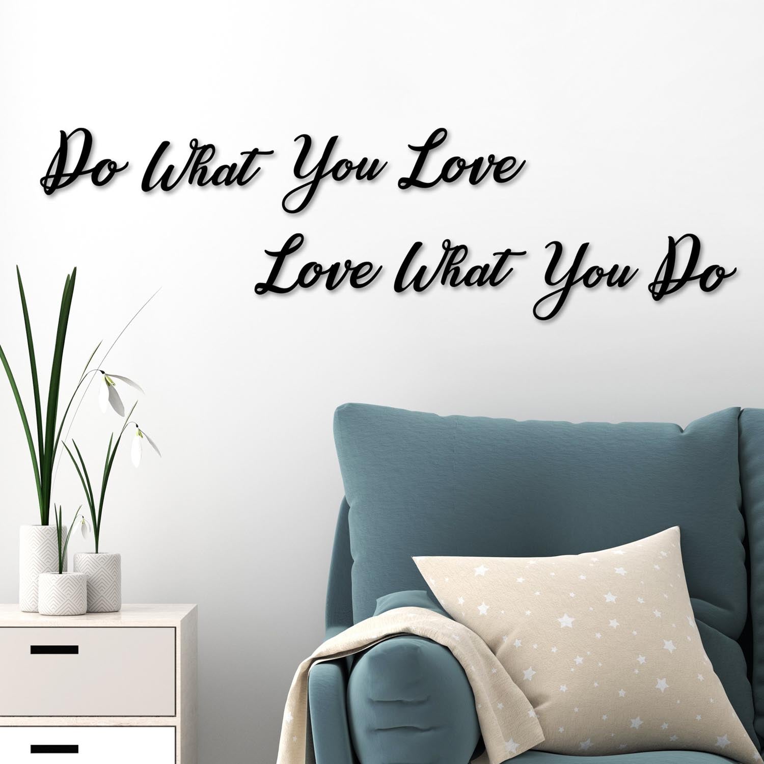 Verleihen Sie Ihrem Raum mit der Do Love Love Wanddeko von Wallity einen Hauch von Eleganz. Hochwertiges Metall, in Schwarz, für jeden Einrichtungsstil!