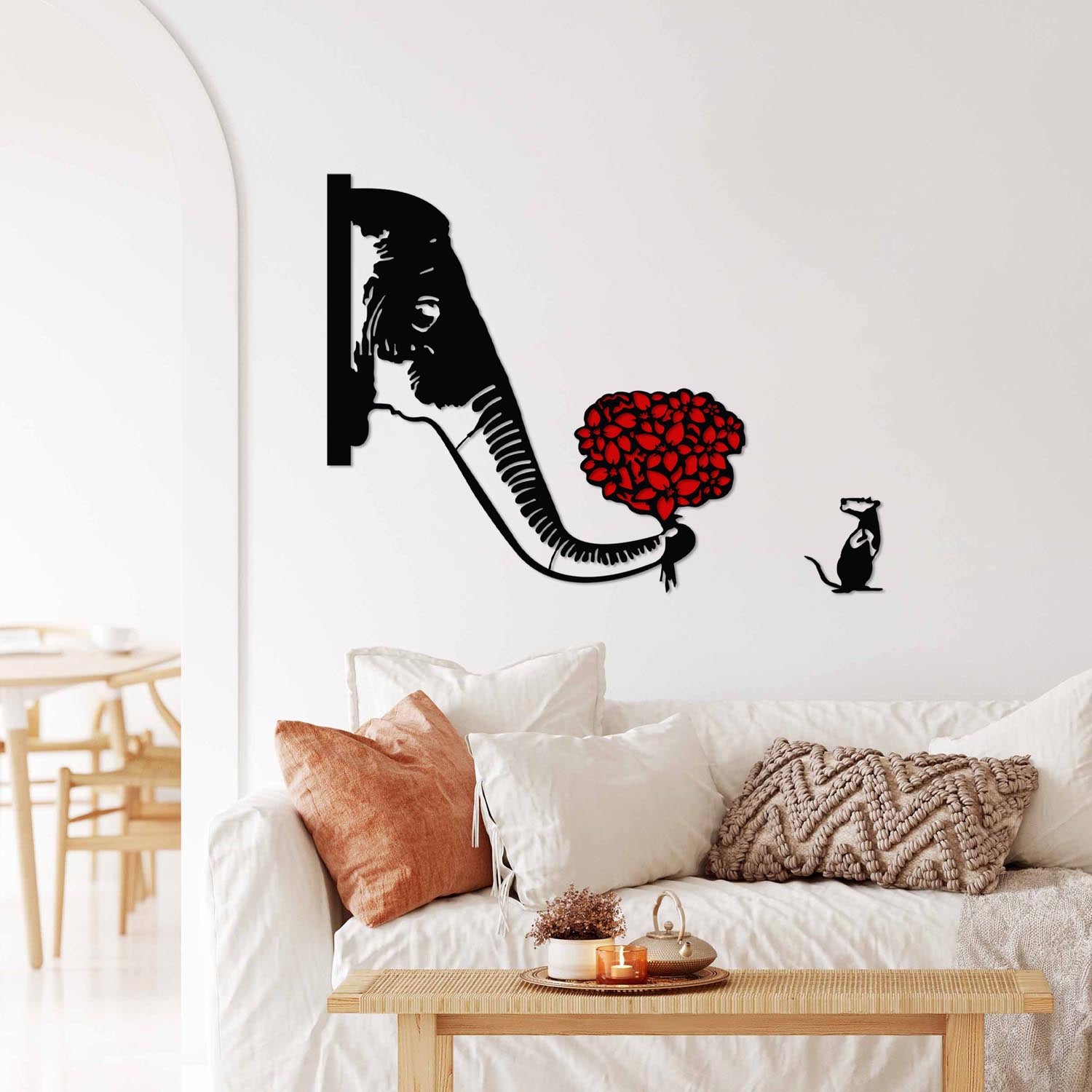 Gestalten Sie Ihre Wände neu mit der Banksy Metal 04 Wanddeko von Wallity. Dieses beeindruckende Kunstwerk in Schwarz-Rot bringt Eleganz und Charakter in jeden Raum.