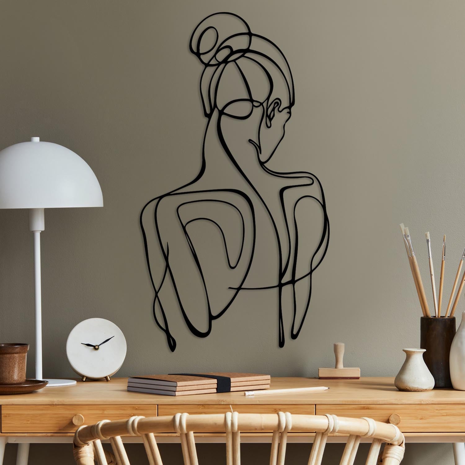 Verleihen Sie Ihrem Raum mit der eleganten Sorella Wanddeko in Schwarz von Wallity einen Hauch von Stil und Raffinesse. Ideal für jedes Zuhause!