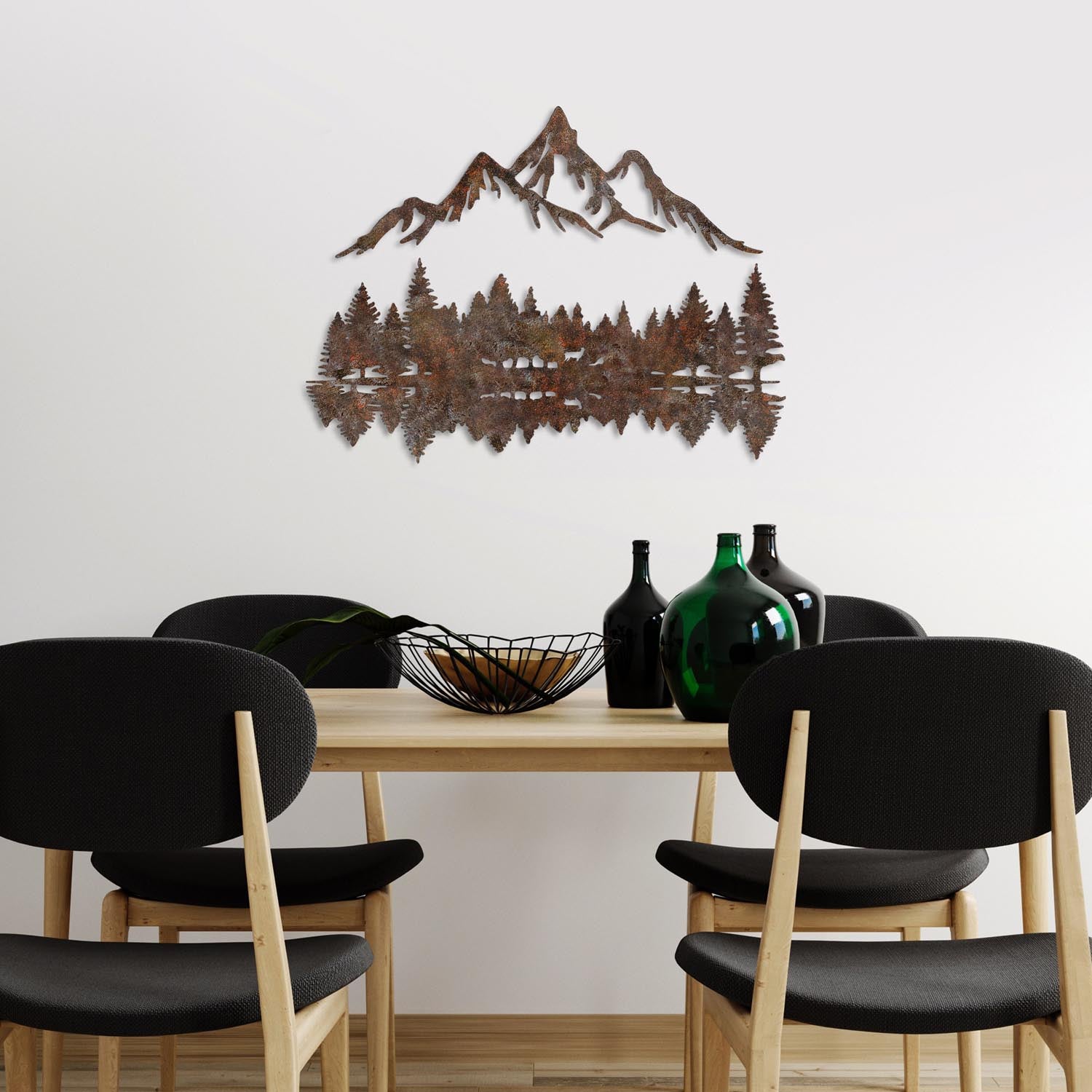 Entdecken Sie die Rusty Landscape 2 Wanddeko von Wallity – ein einzigartiges Metallkunstwerk, das Ihrem Raum stilvolle Eleganz verleiht.