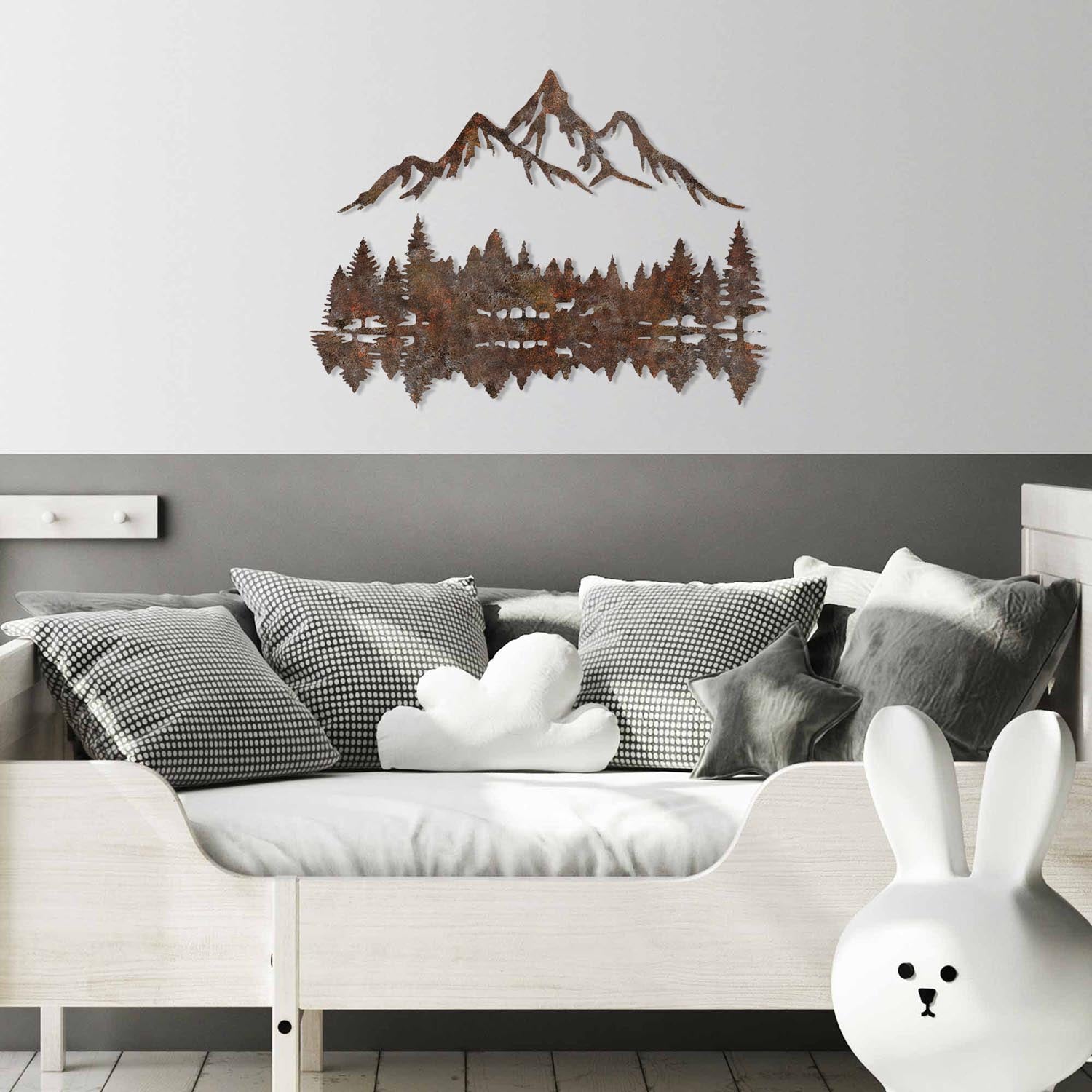 Verleihen Sie Ihrem Zuhause mit der Rusty Landscape 2 Wanddeko von Wallity einen Hauch von Vintage-Charme und handwerklicher Eleganz.