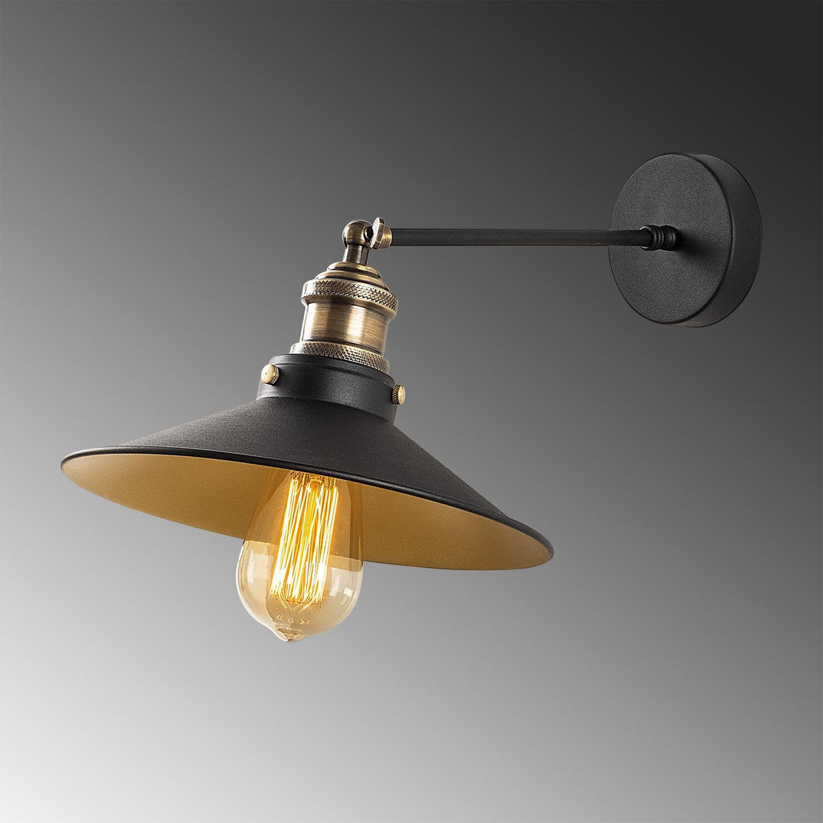 Sağlam Wandleuchte - Schwarz Gold in Schwarz Gold präsentiert im Onlineshop von KAQTU Design AG. Wandleuchte ist von Opviq