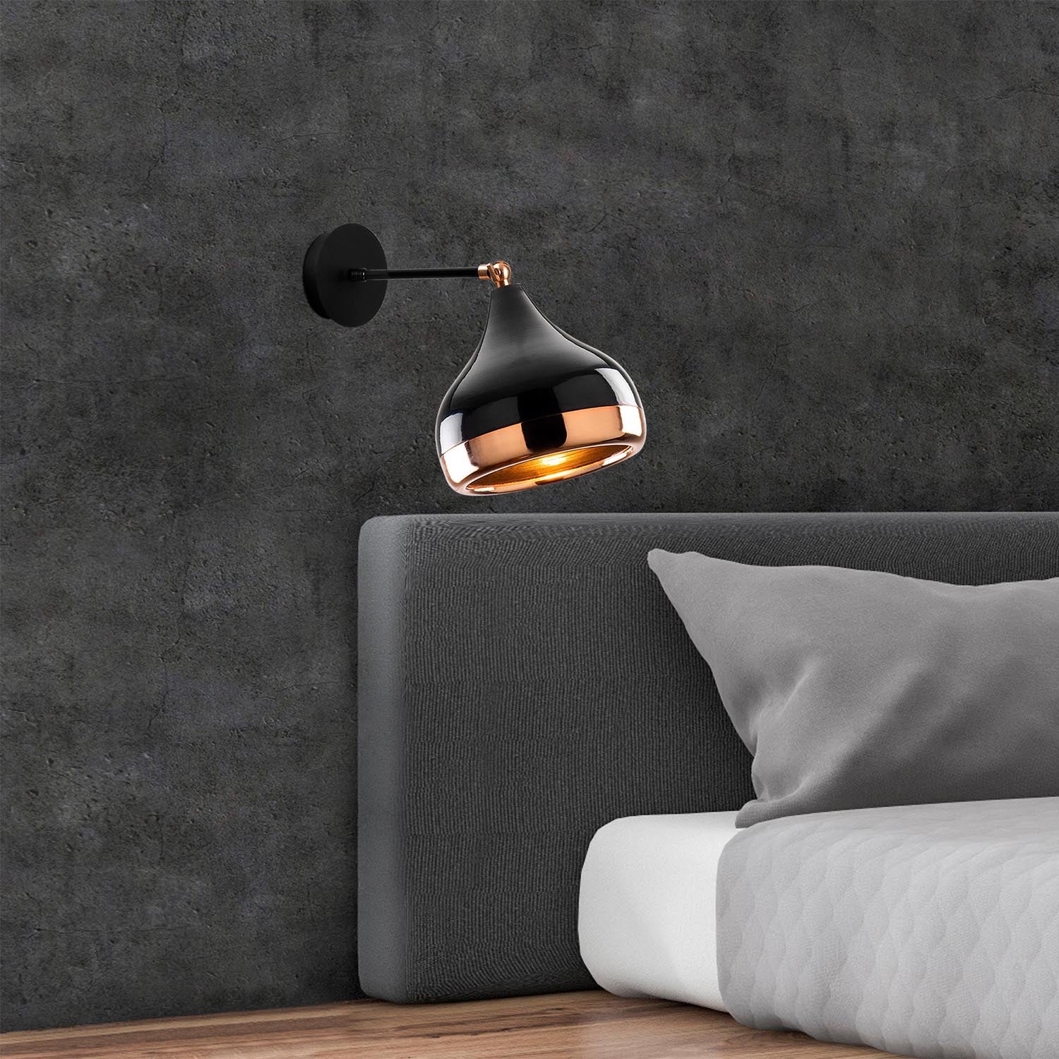 Yıldo Wandleuchte - Schwarz
Kupfer in Schwarz / Kupfer präsentiert im Onlineshop von KAQTU Design AG. Wandleuchte ist von Opviq