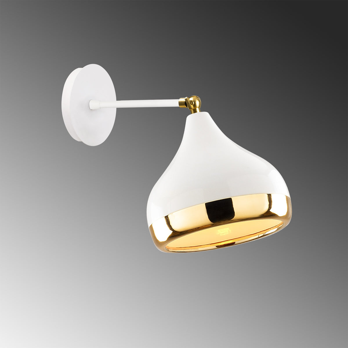 Yıldo Wandleuchte - Weisses Gold in Weisses Gold präsentiert im Onlineshop von KAQTU Design AG. Wandleuchte ist von Opviq