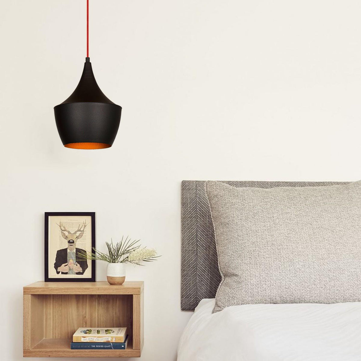 Elmas Pendellampe - Schwarz Rot in Schwarz Rot präsentiert im Onlineshop von KAQTU Design AG. Pendelleuchte ist von Opviq