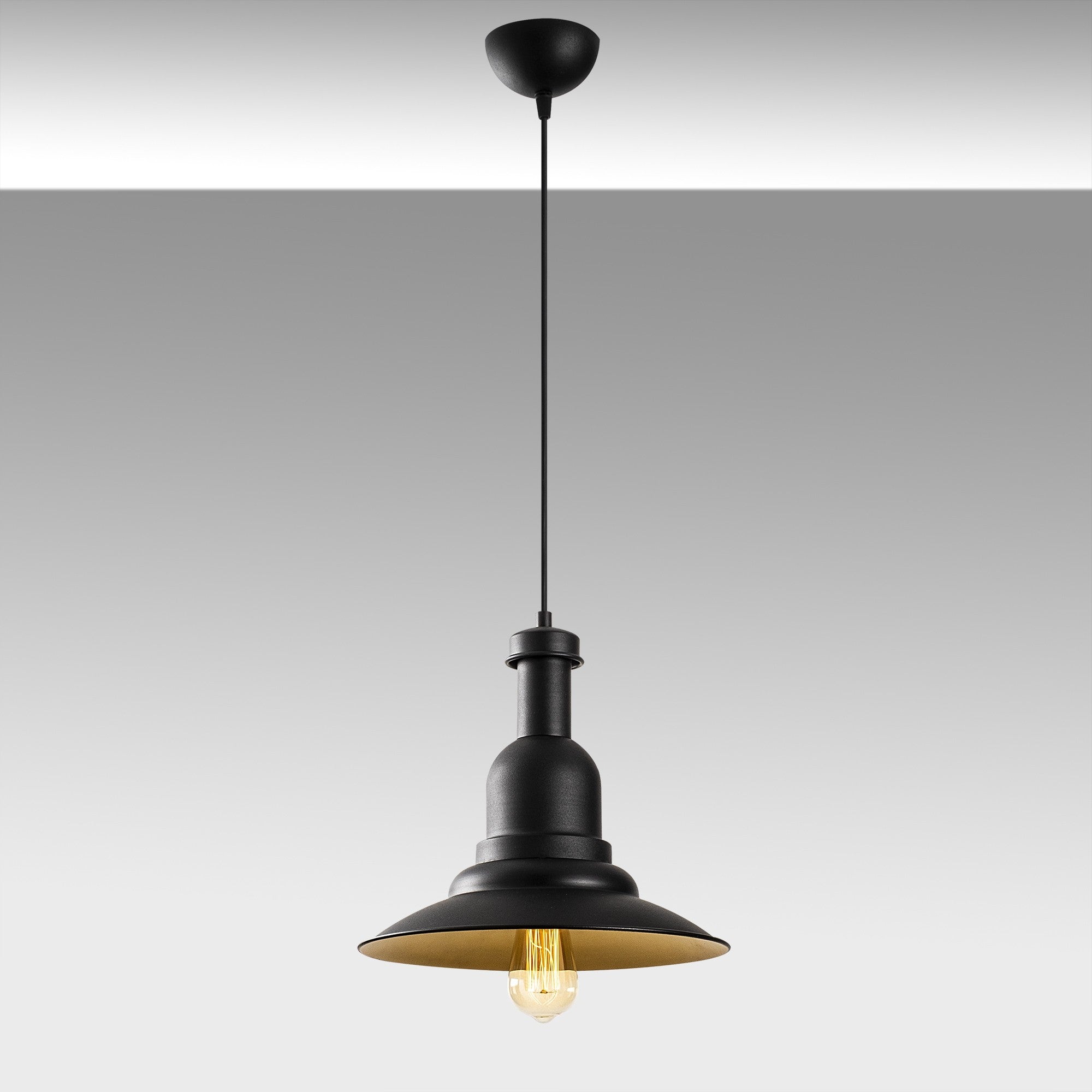Erleben Sie die Sağlam Pendelleuchte in Schwarz Gold von Opviq – ein elegantes, industrielles Design, das jeden Raum stilvoll aufwertet.