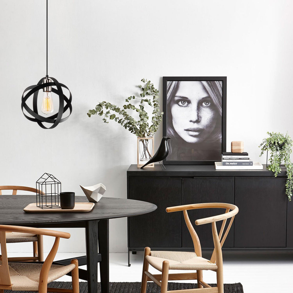 Gezegen Pendellampe - Schwarz Nickel in Schwarz Nickel präsentiert im Onlineshop von KAQTU Design AG. Pendelleuchte ist von Opviq