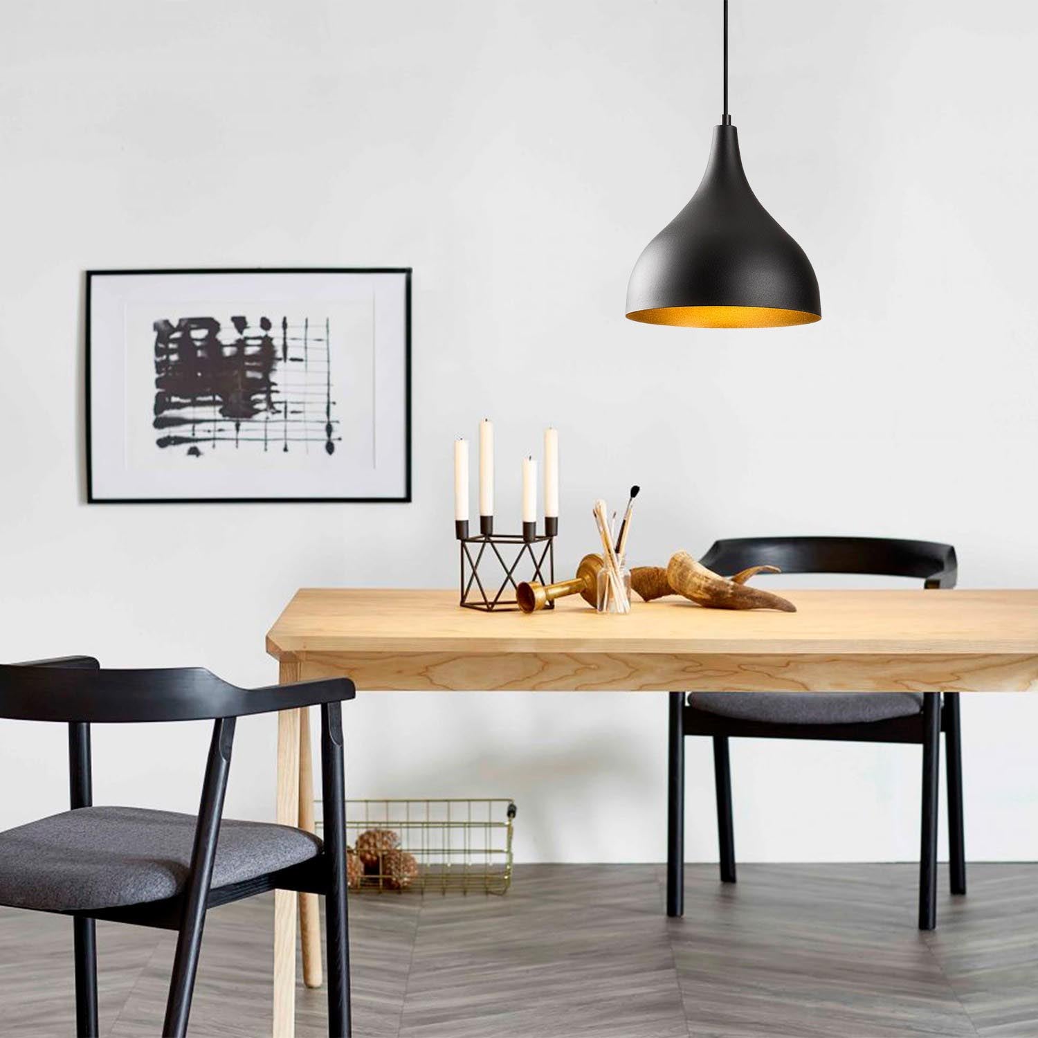 Entdecken Sie die elegante Sağlam Pendelleuchte in Schwarz Gold von Opviq. Perfekt für stilvolle Akzente in jedem Raum.