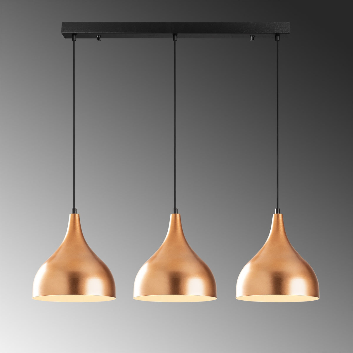 Sağlam Pendellampe - Kupfer
Schwarz in Kupfer / Schwarz präsentiert im Onlineshop von KAQTU Design AG. Pendelleuchte ist von Opviq