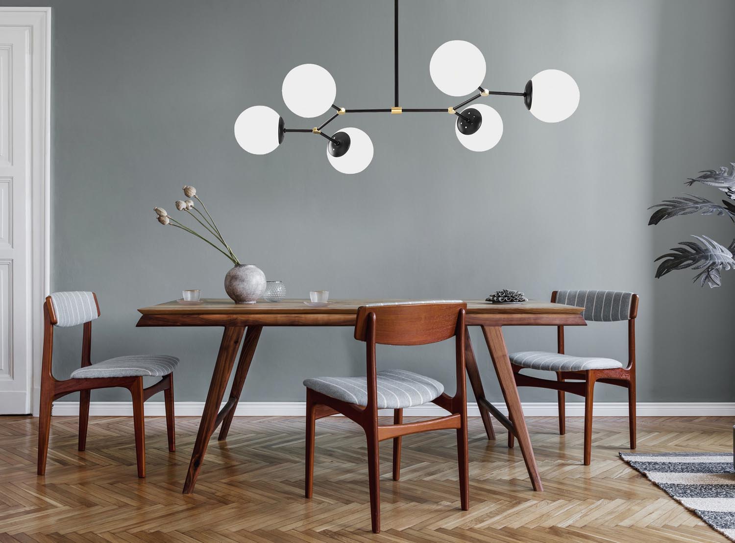 Entdecken Sie die Damar Pendelleuchte in Schwarz-Weiß von Opviq – ein elegantes Design-Highlight für Ihr Zuhause, das jeden Raum stilvoll erhellt.