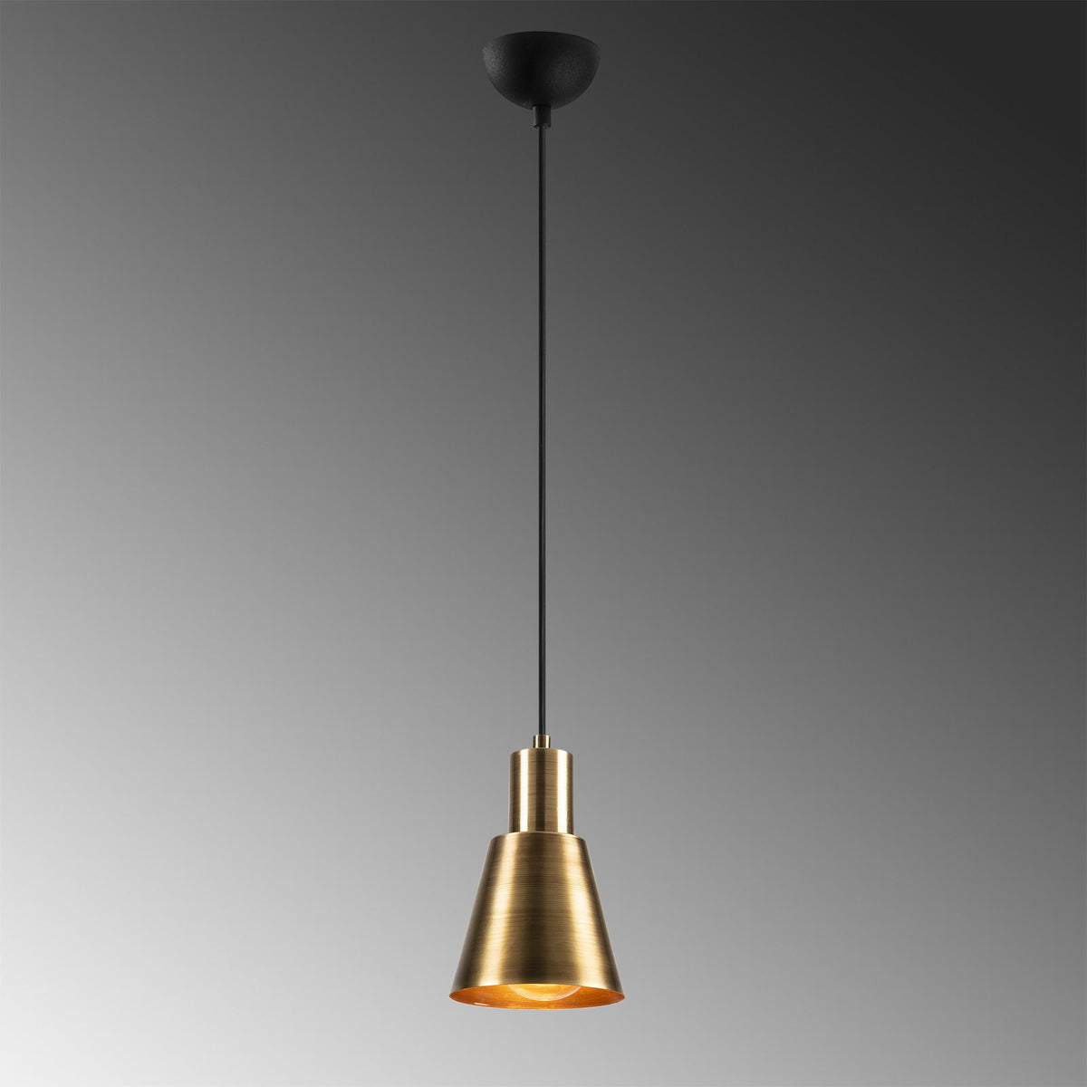 Kem Pendellampe - Gold
Schwarz in Gold / Schwarz präsentiert im Onlineshop von KAQTU Design AG. Pendelleuchte ist von Opviq
