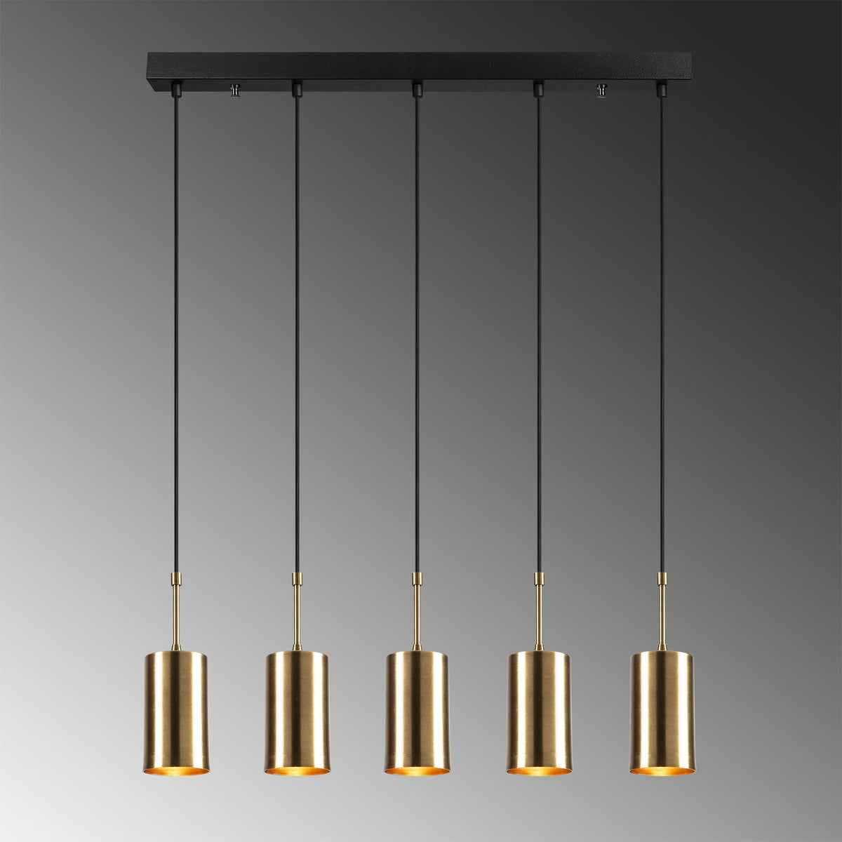 Kem Pendellampe - Gold
Schwarz in Gold / Schwarz präsentiert im Onlineshop von KAQTU Design AG. Pendelleuchte ist von Opviq