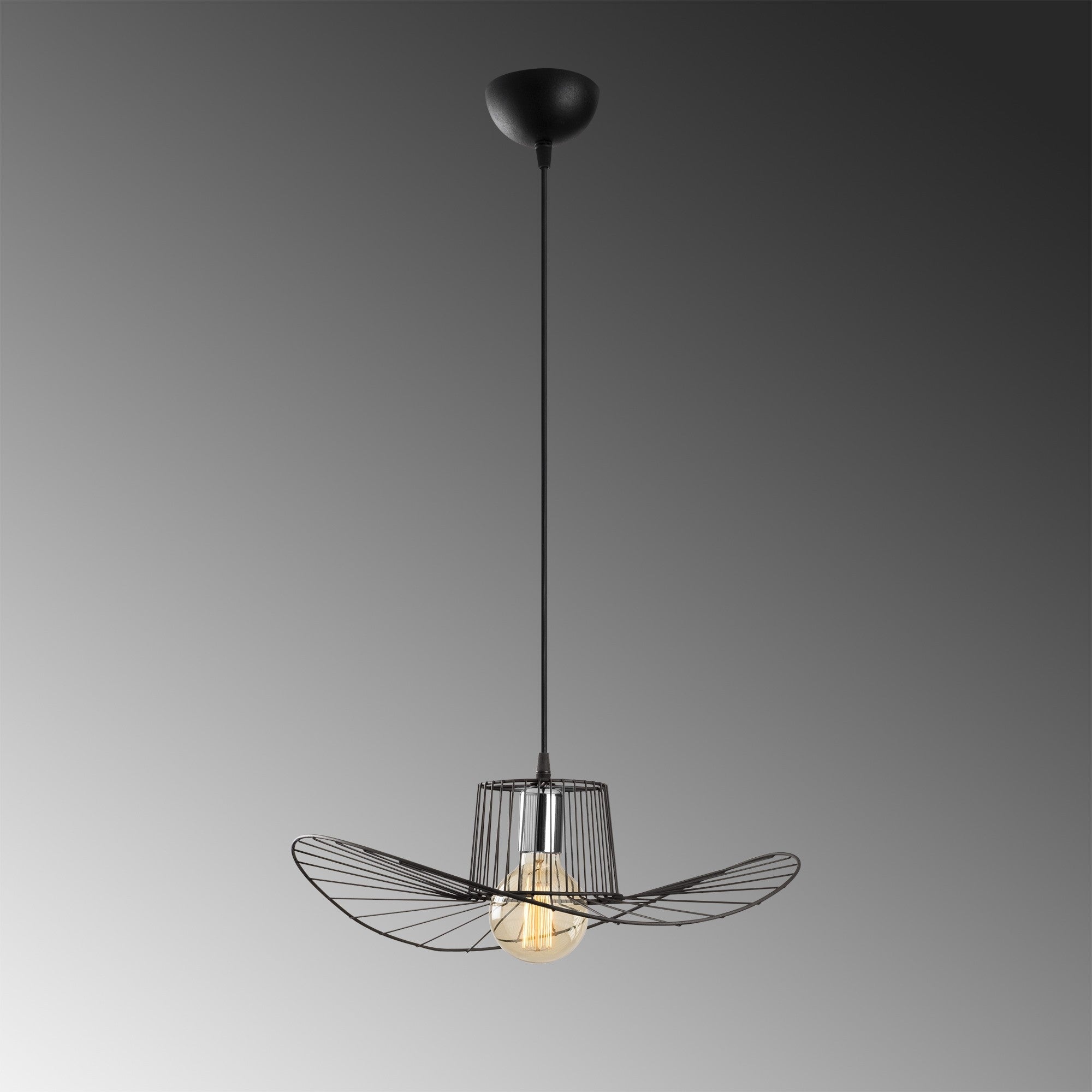 Erleben Sie die elegante Tel Pendelleuchte in Schwarz von Opviq. Ideal für Wohnzimmer und Büros, schafft sie eine luxuriöse Atmosphäre und beeindruckt mit modernem Design.