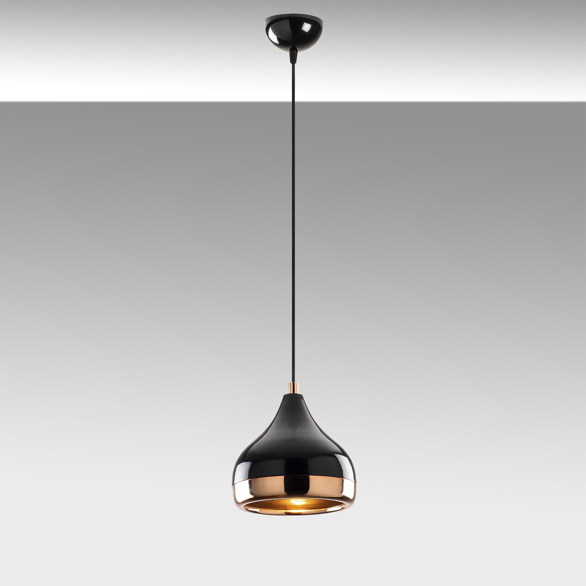 Yıldo Pendellampe - Schwarz
Kupfer in Schwarz / Kupfer präsentiert im Onlineshop von KAQTU Design AG. Pendelleuchte ist von Opviq
