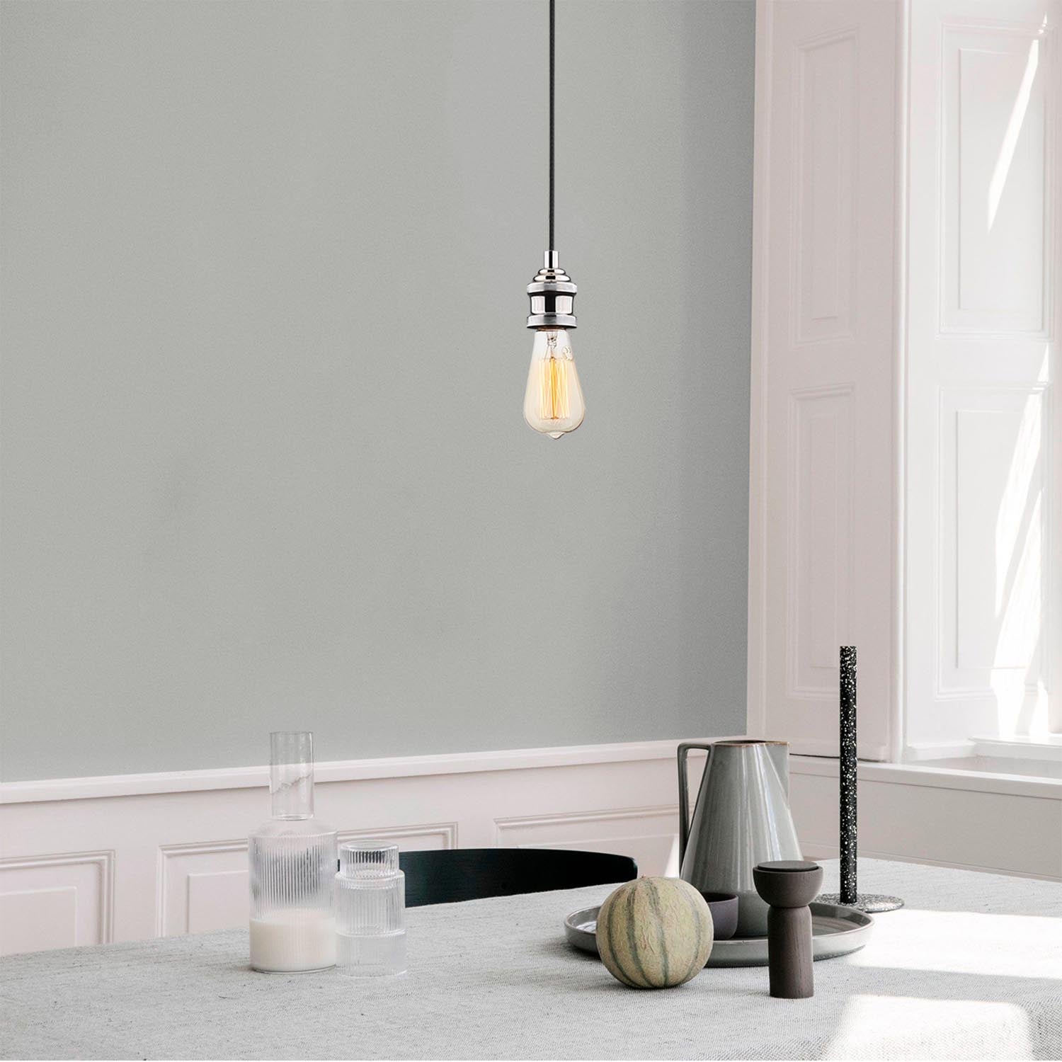 Entdecken Sie die Kabluni Pendelleuchte in Chrome von Opviq – ein elegantes Design-Highlight für Ihr Zuhause, das stilvolle Akzente setzt.