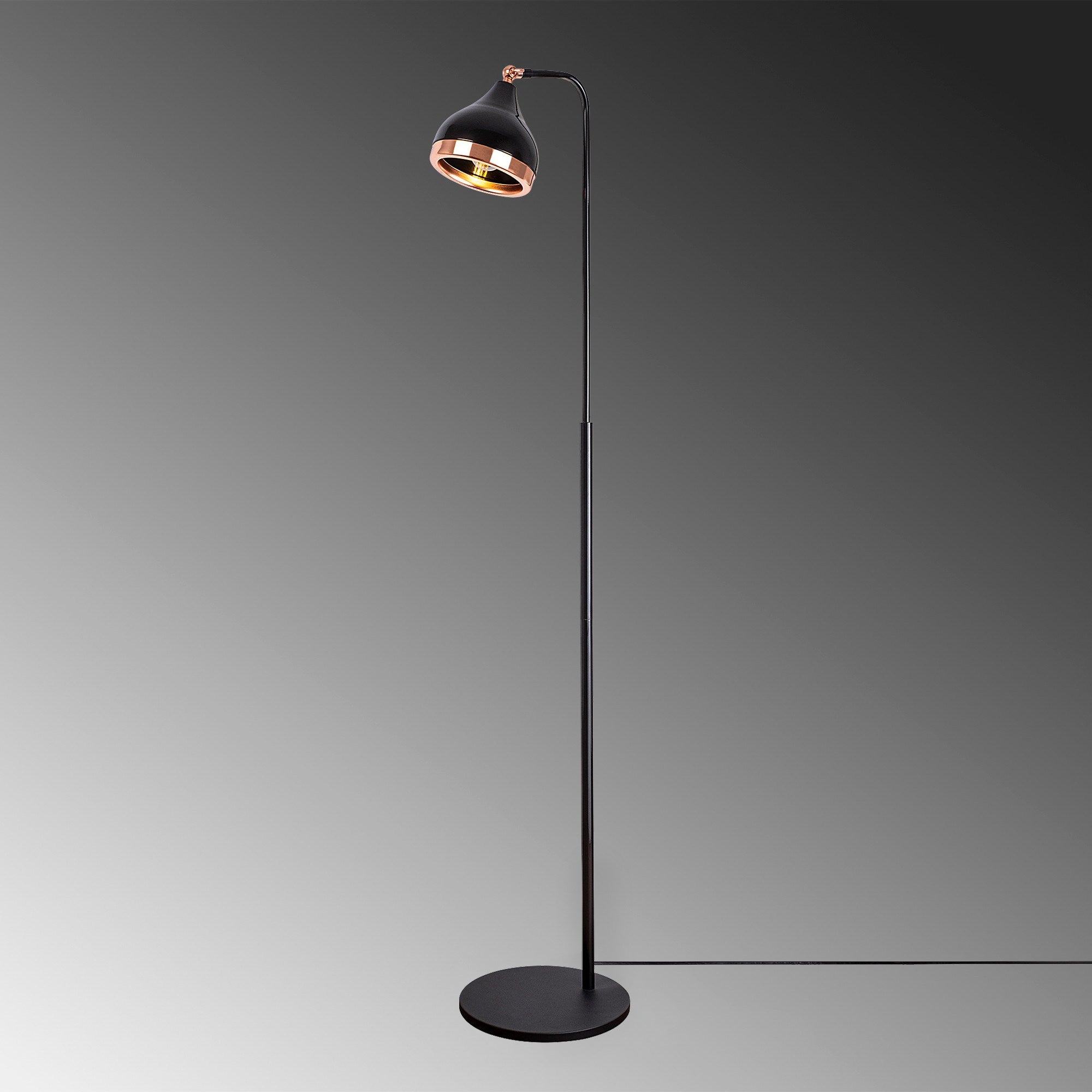 Yıldo Stehleuchte - Schwarz
Kupfer in Schwarz / Kupfer präsentiert im Onlineshop von KAQTU Design AG. Stehleuchte ist von Opviq