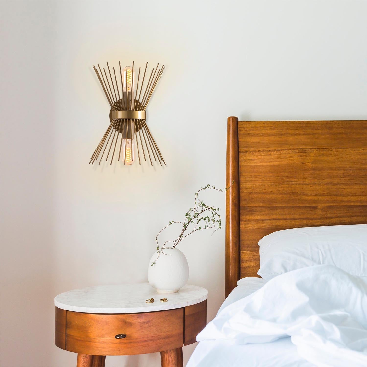 Elegante Kirpi Wandleuchte in Gold von Opviq. Perfekte Kombination aus modernem Design und luxuriösem Flair für Ihr Zuhause.