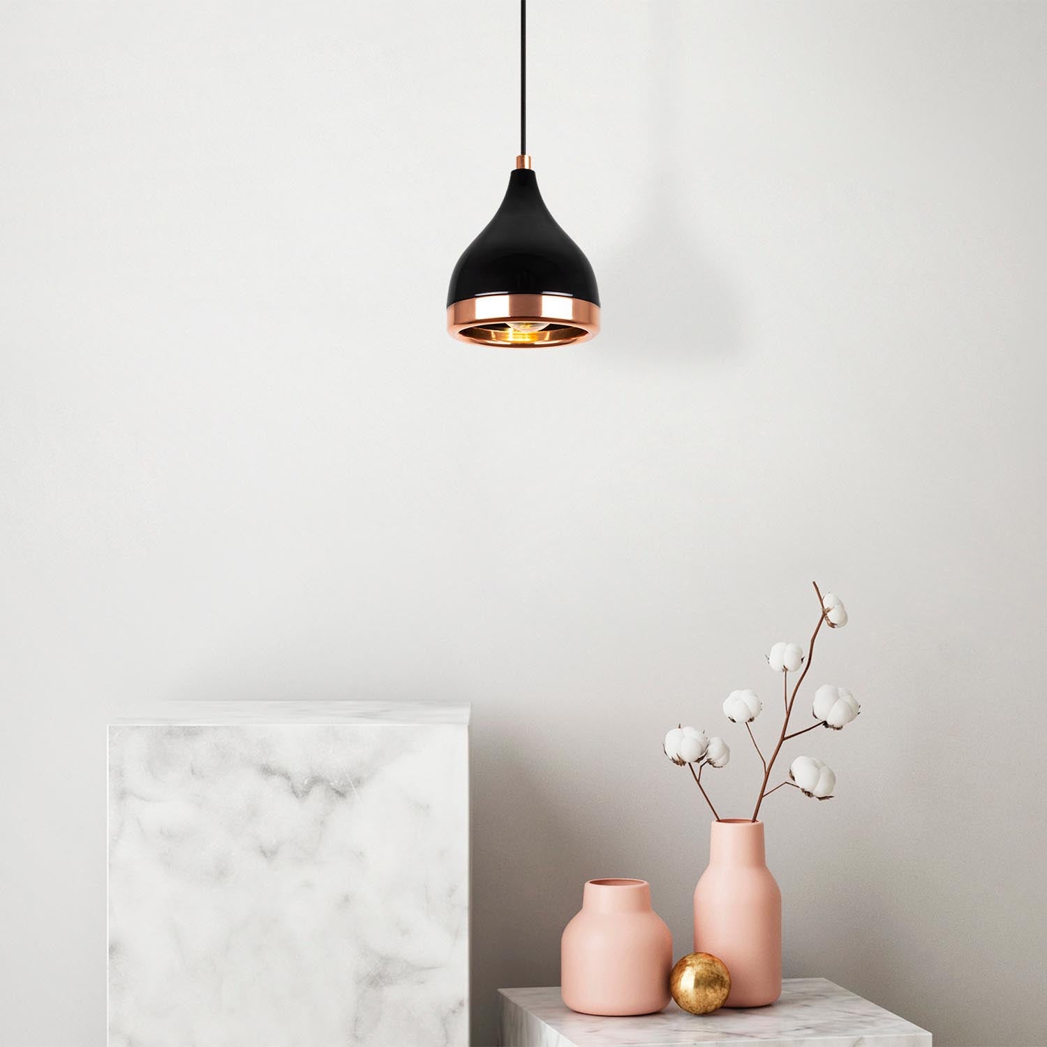 Yıldo Pendellampe - Schwarz
Kupfer in Schwarz / Kupfer präsentiert im Onlineshop von KAQTU Design AG. Pendelleuchte ist von Opviq