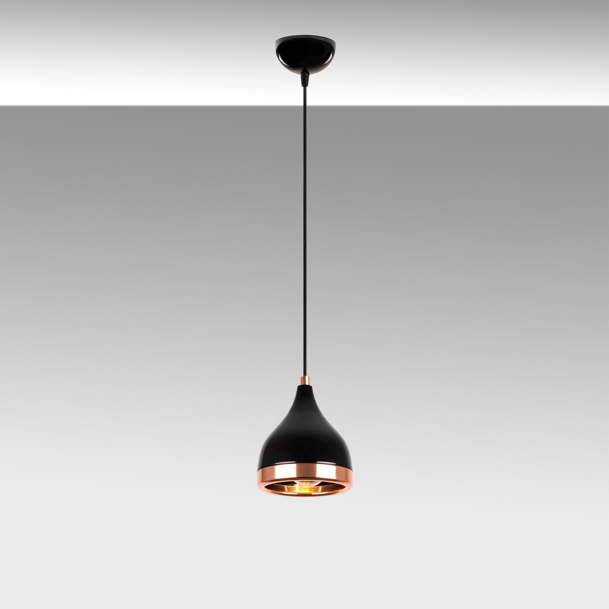Yıldo Pendellampe - Schwarz
Kupfer in Schwarz / Kupfer präsentiert im Onlineshop von KAQTU Design AG. Pendelleuchte ist von Opviq