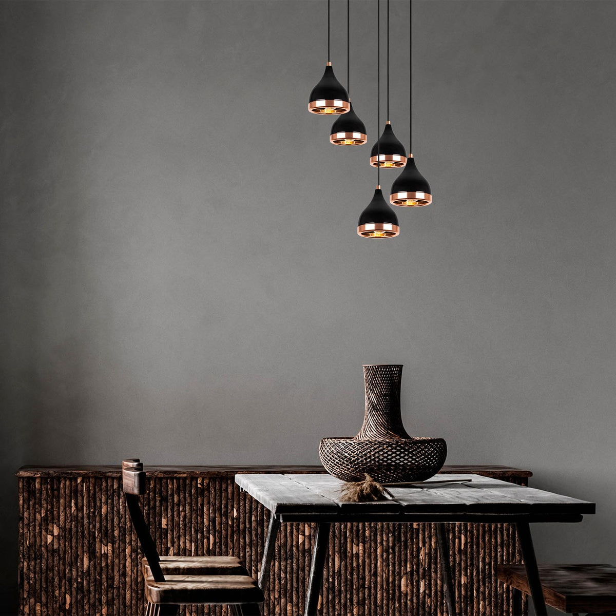 Yıldo Pendellampe - Schwarz
Kupfer in Schwarz
Kupfer präsentiert im Onlineshop von KAQTU Design AG. Pendelleuchte ist von Opviq