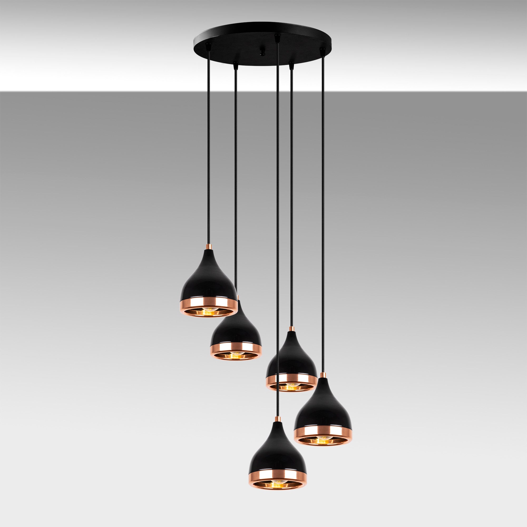 Yıldo Pendellampe - Schwarz
Kupfer in Schwarz / Kupfer präsentiert im Onlineshop von KAQTU Design AG. Pendelleuchte ist von Opviq