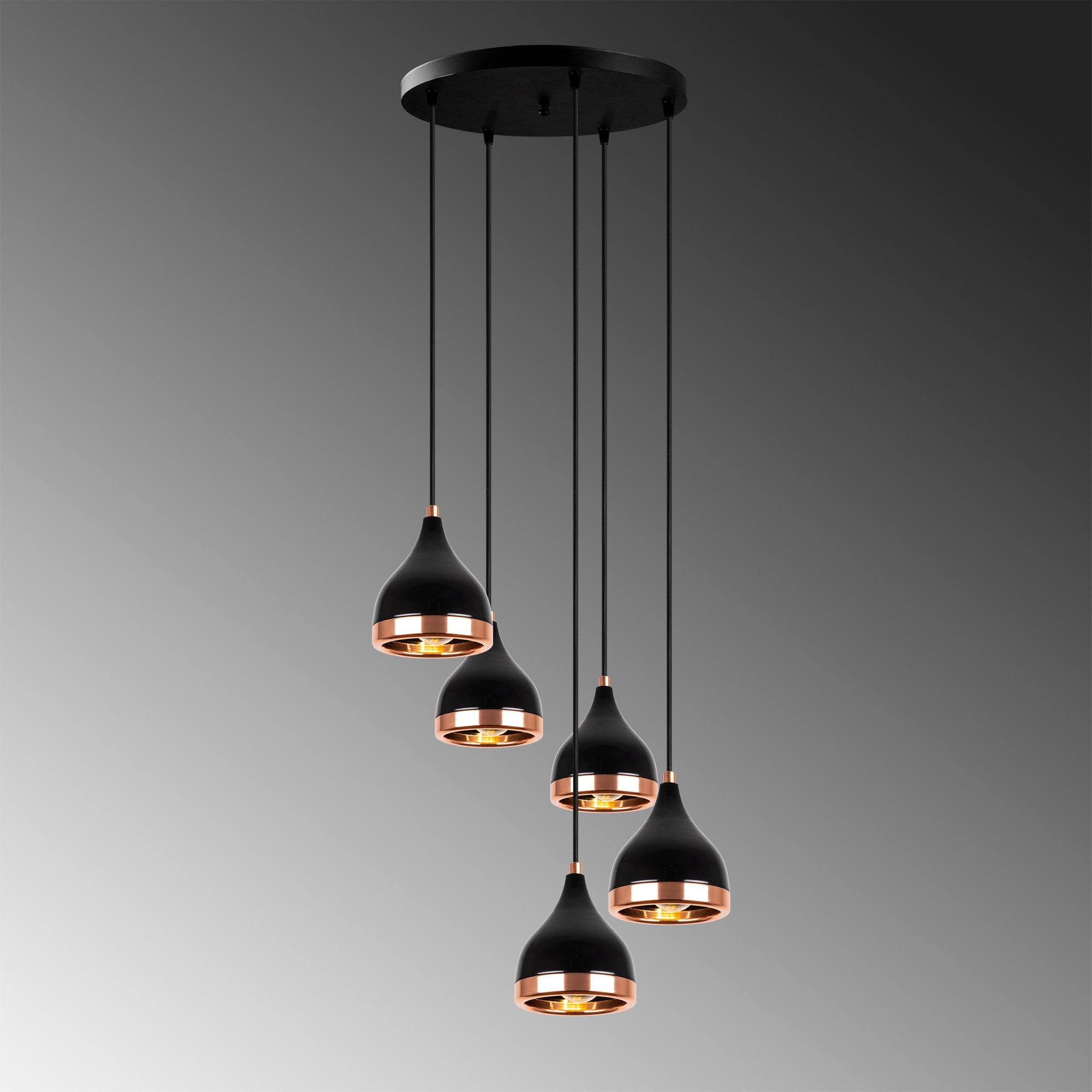 Yıldo Pendellampe - Schwarz
Kupfer in Schwarz / Kupfer präsentiert im Onlineshop von KAQTU Design AG. Pendelleuchte ist von Opviq