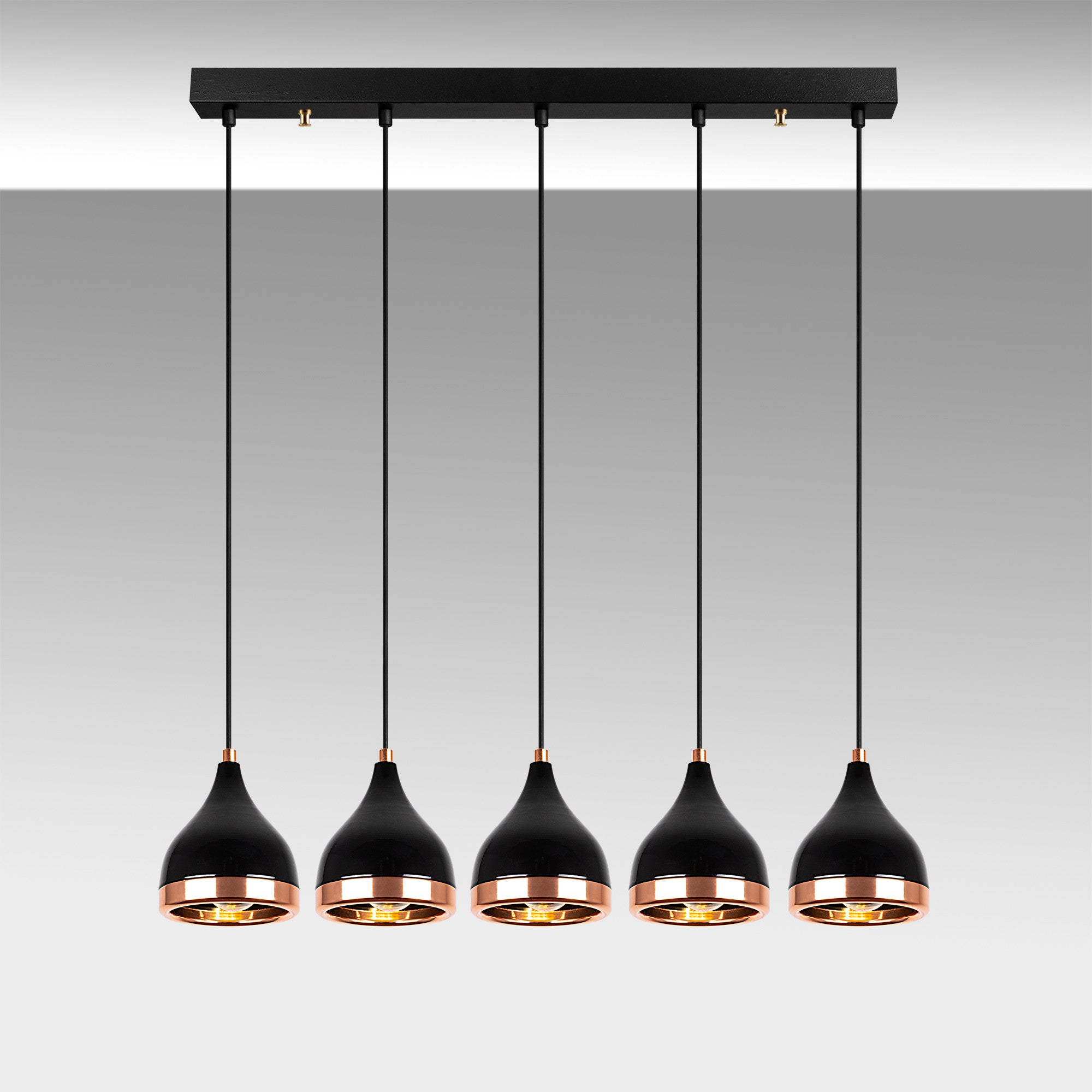 Yıldo Pendellampe - Schwarz
Kupfer in Schwarz / Kupfer präsentiert im Onlineshop von KAQTU Design AG. Pendelleuchte ist von Opviq