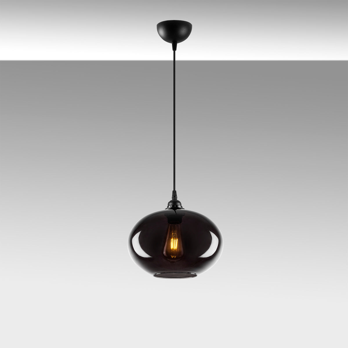 Smoked Pendellampe - Rauch in Rauch präsentiert im Onlineshop von KAQTU Design AG. Pendelleuchte ist von Opviq
