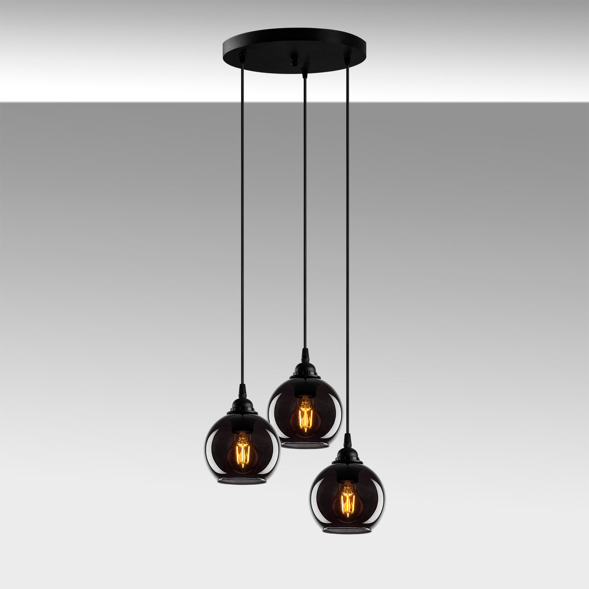 Smoked Pendellampe - Rauch in Rauch präsentiert im Onlineshop von KAQTU Design AG. Pendelleuchte ist von Opviq