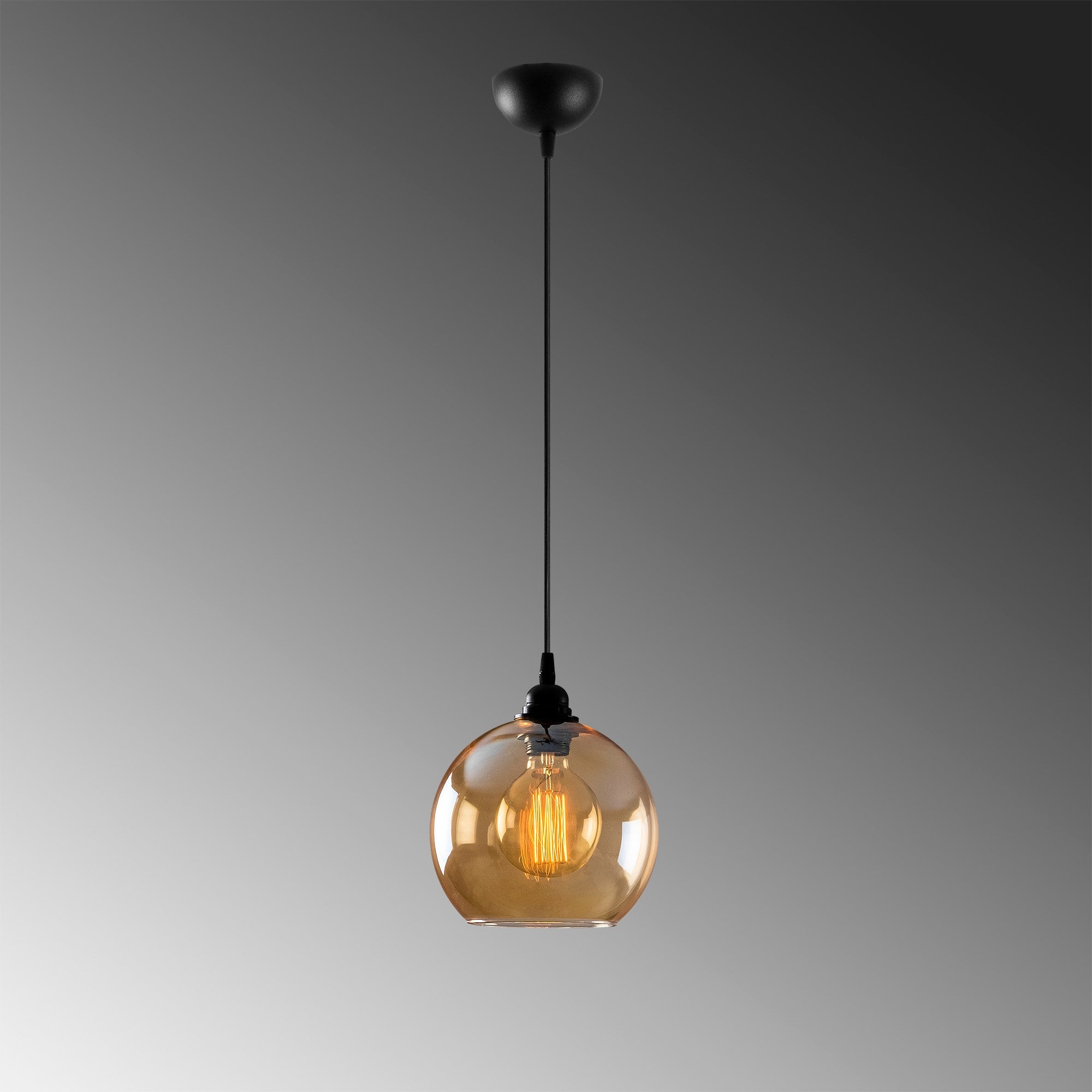 Entdecken Sie die Gold Pendelleuchte von Opviq – ein stilvolles Highlight für Ihr Zuhause. Ihr edles Design in Gold und Schwarz verwandelt jeden Raum in eine Oase der Eleganz.