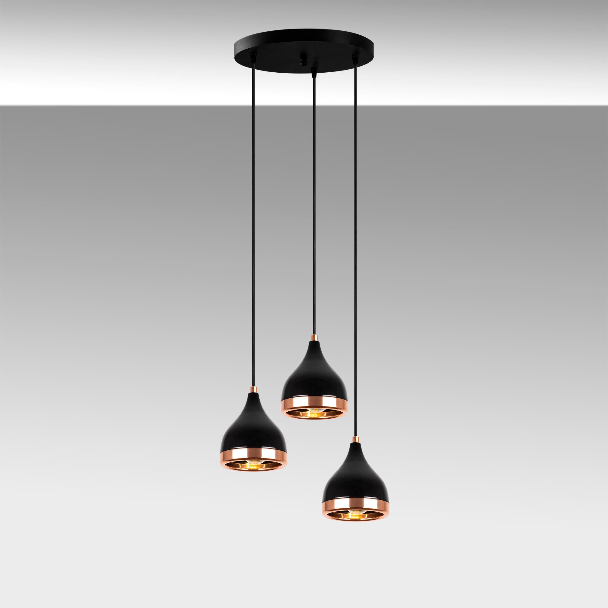 Yıldo Pendellampe - Schwarz
Kupfer in Schwarz / Kupfer präsentiert im Onlineshop von KAQTU Design AG. Pendelleuchte ist von Opviq