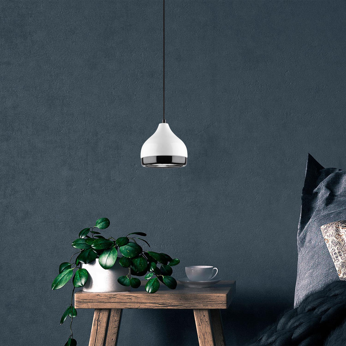 Yıldo Pendellampe - Weiss in Weiss präsentiert im Onlineshop von KAQTU Design AG. Pendelleuchte ist von Opviq
