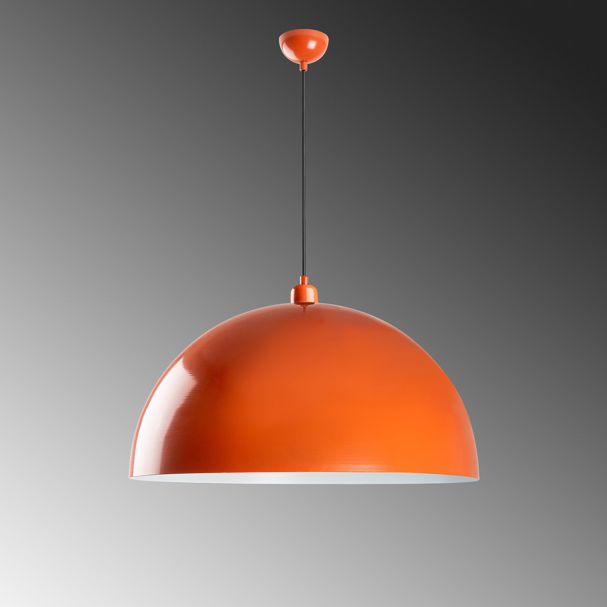 Erleben Sie die Kure 236 Pendelleuchte in strahlendem Orange von Opviq – ein elegantes Highlight, das Atmosphäre und Stil in Ihr Zuhause bringt.