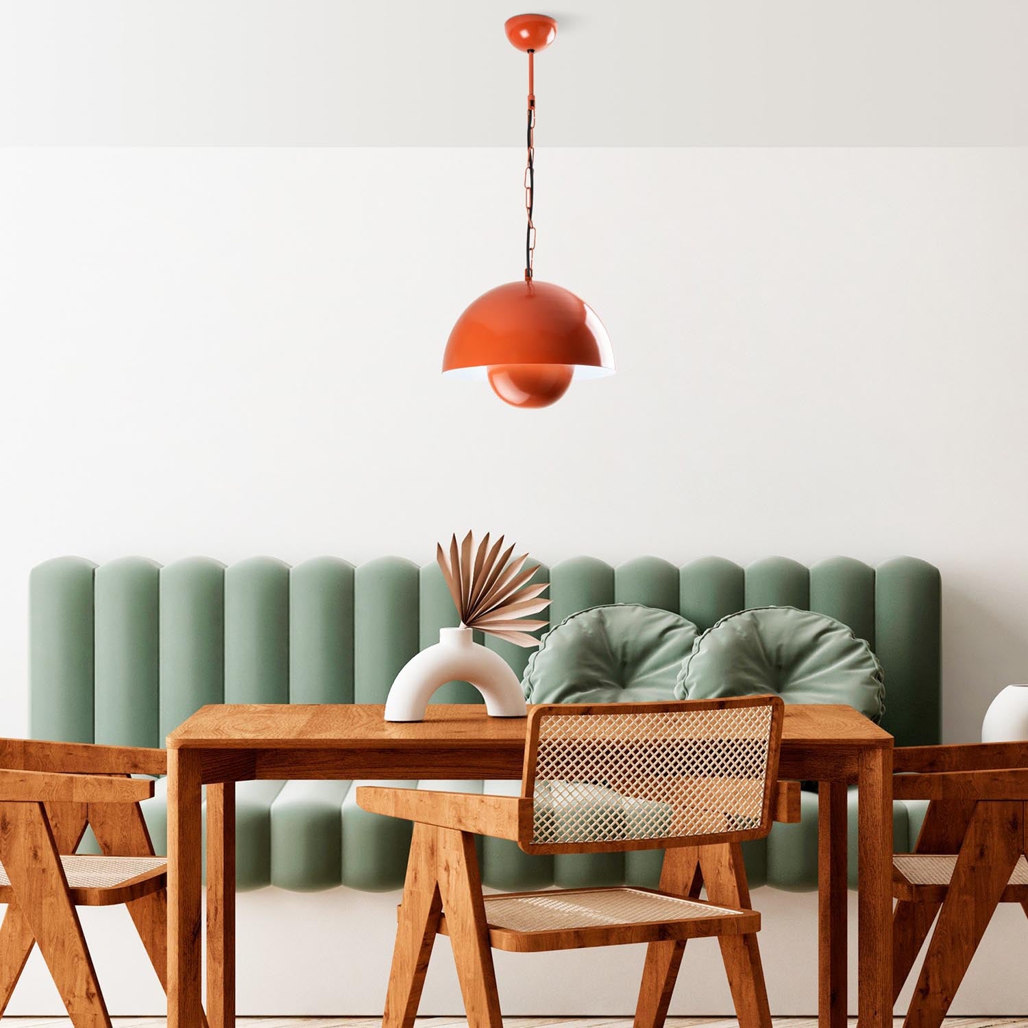 Entdecken Sie die Kure 2676 Pendelleuchte in Orange von Opviq – ein stilvolles Highlight für Ihr Zuhause, das Eleganz und Wärme ausstrahlt.