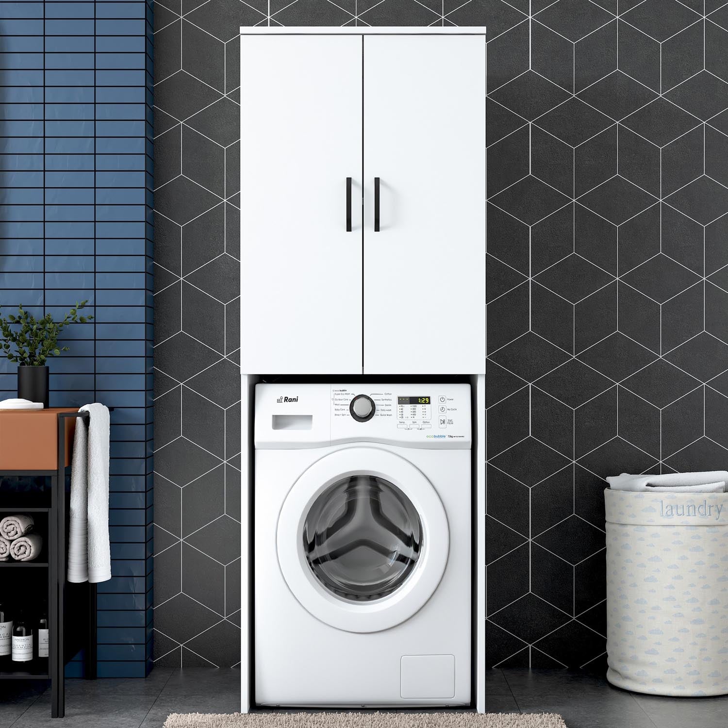 Entdecken Sie das elegante KD110 Standregal in Weiß von Hanah Home – ideal für stilvolle Organisation in Ihrer Waschküche.