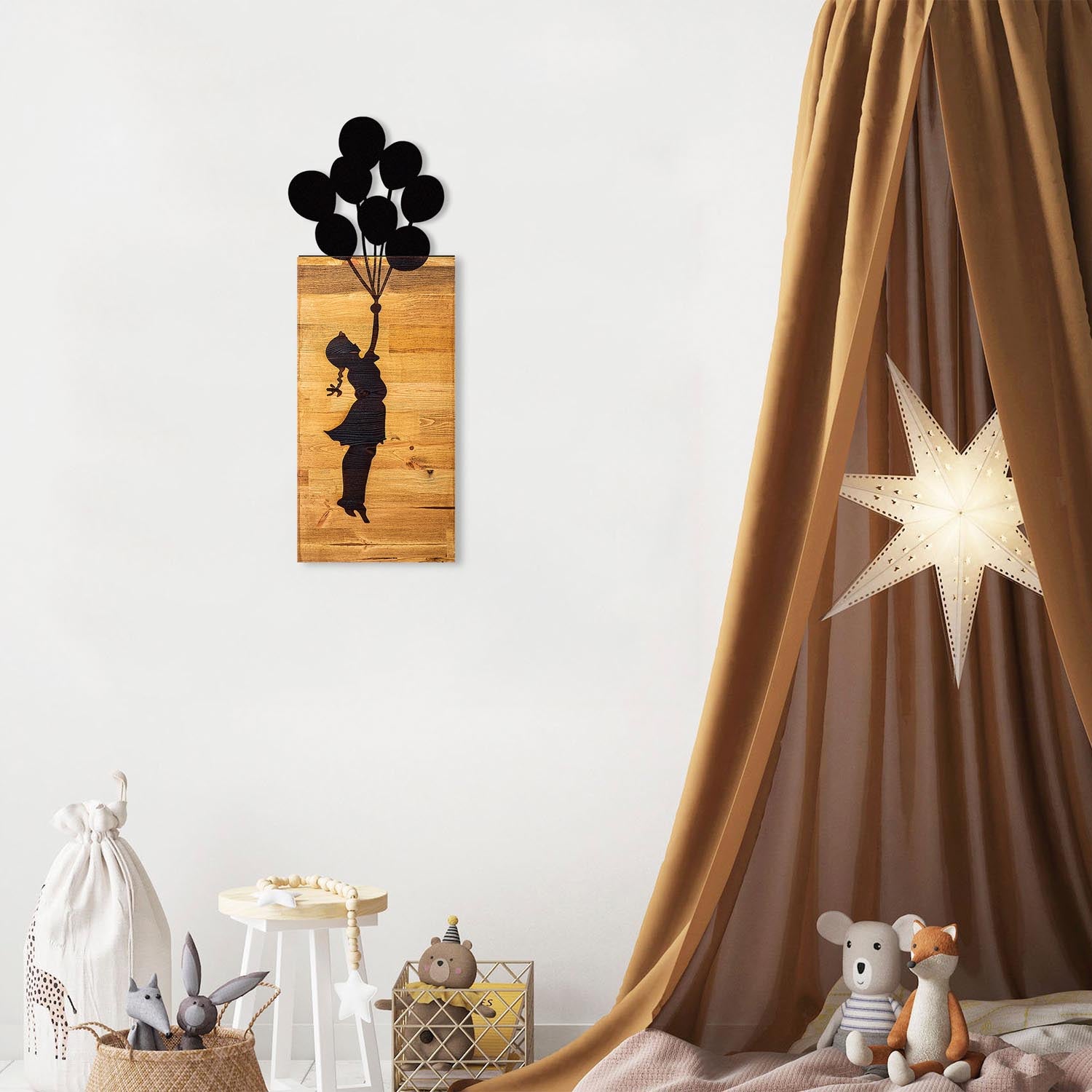 Verleihen Sie Ihrem Raum mit der Chıld And Balloons Wanddeko in Schwarz von Wallity einen Hauch von Eleganz und modernem Charme. Ideal für jedes Zuhause!