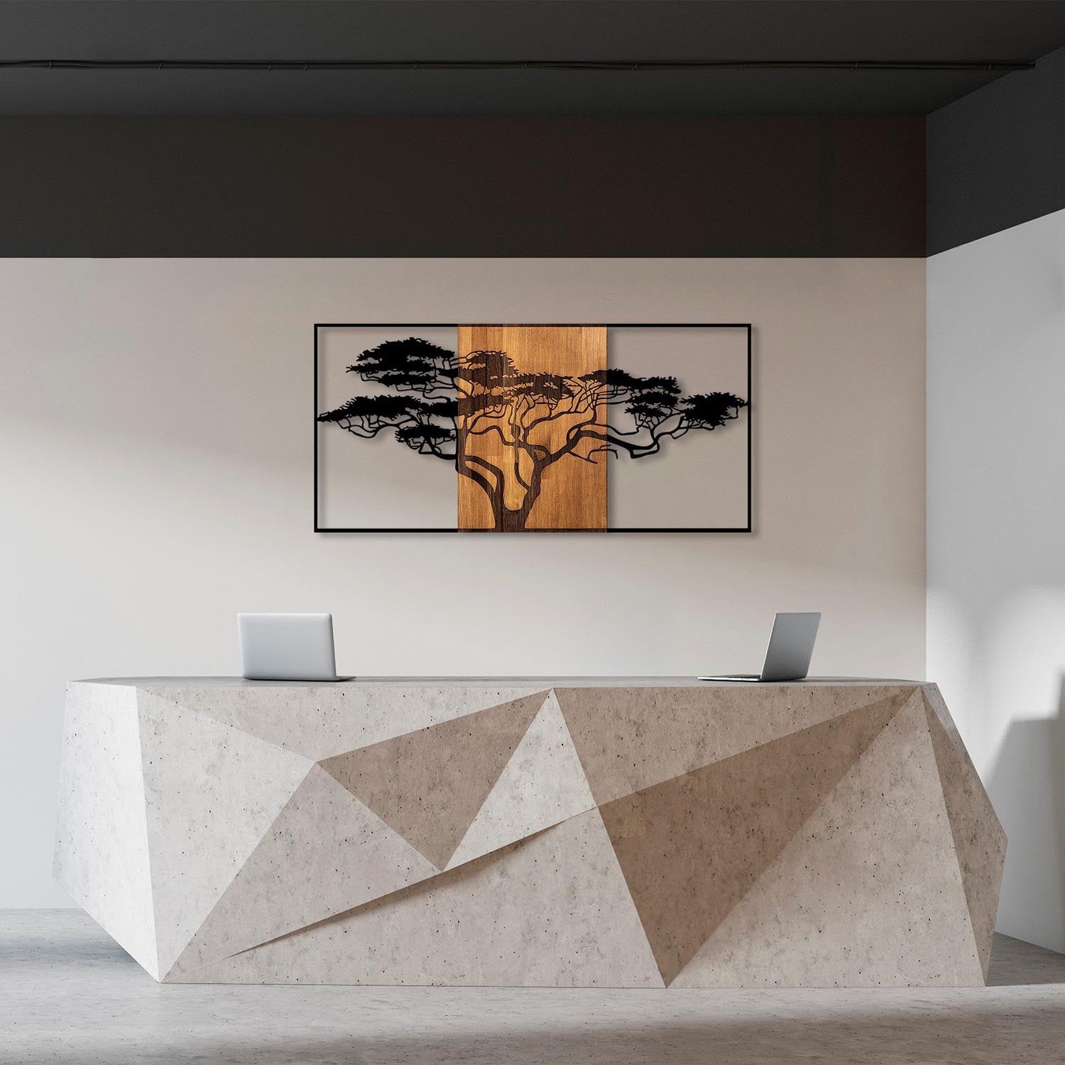 Verleihen Sie Ihrem Zuhause mit der Acacia Tree Wanddeko in Schwarznuss von Wallity einen eleganten Akzent. Dieses kunstvolle Stück aus Holz und Metall ist ein echter Blickfang!