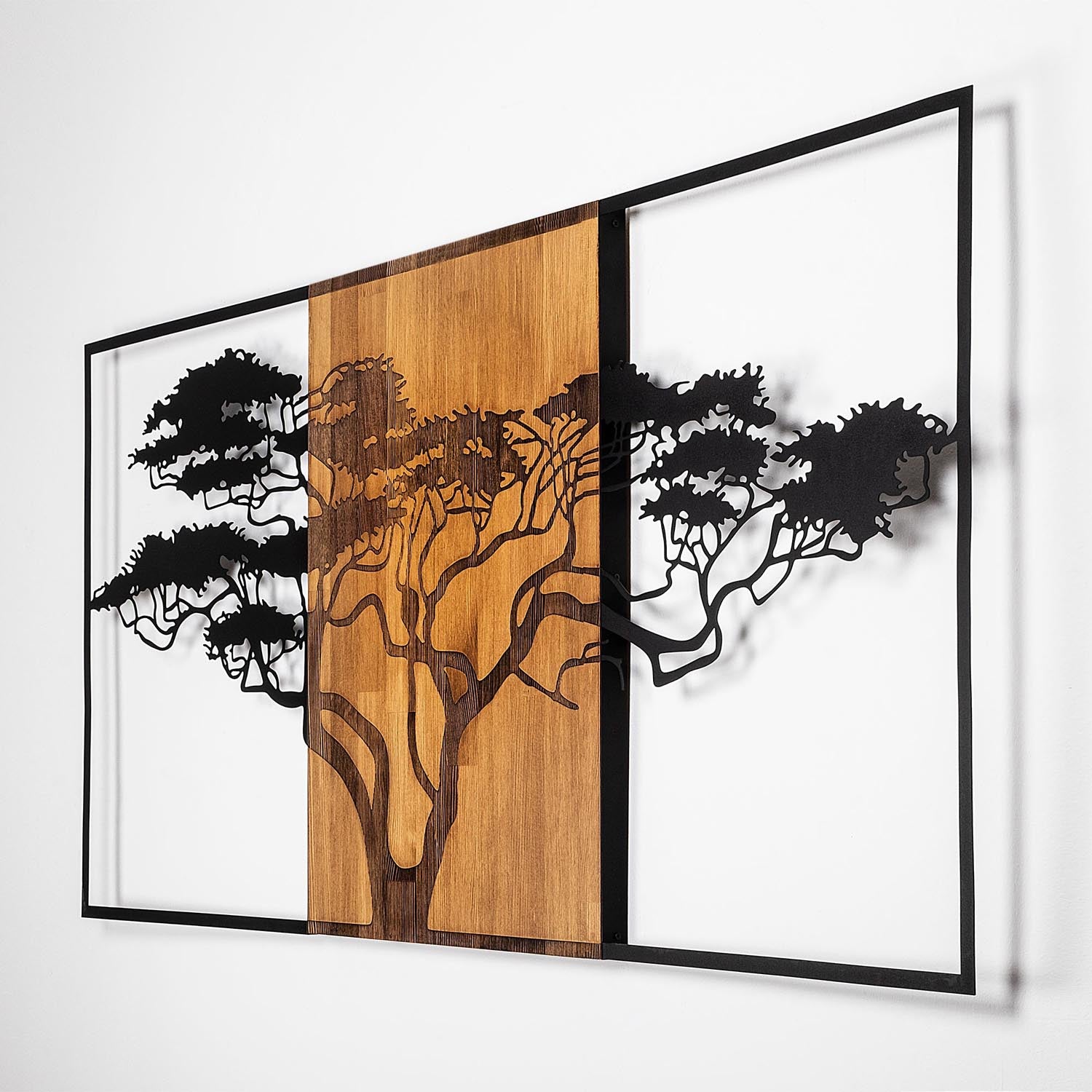 Entdecken Sie die Acacia Tree Wanddeko in Schwarznuss von Wallity – ein einzigartiges Kunstwerk aus Holz und Metall, das jedem Raum Stil verleiht!