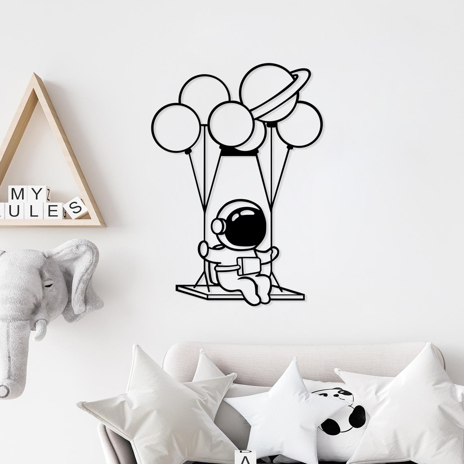 Verleihen Sie Ihrem Raum mit der eleganten Astronaut 1 Wanddeko von Wallity einen modernen Akzent. Hochwertiges Metall, stilvolles Design!