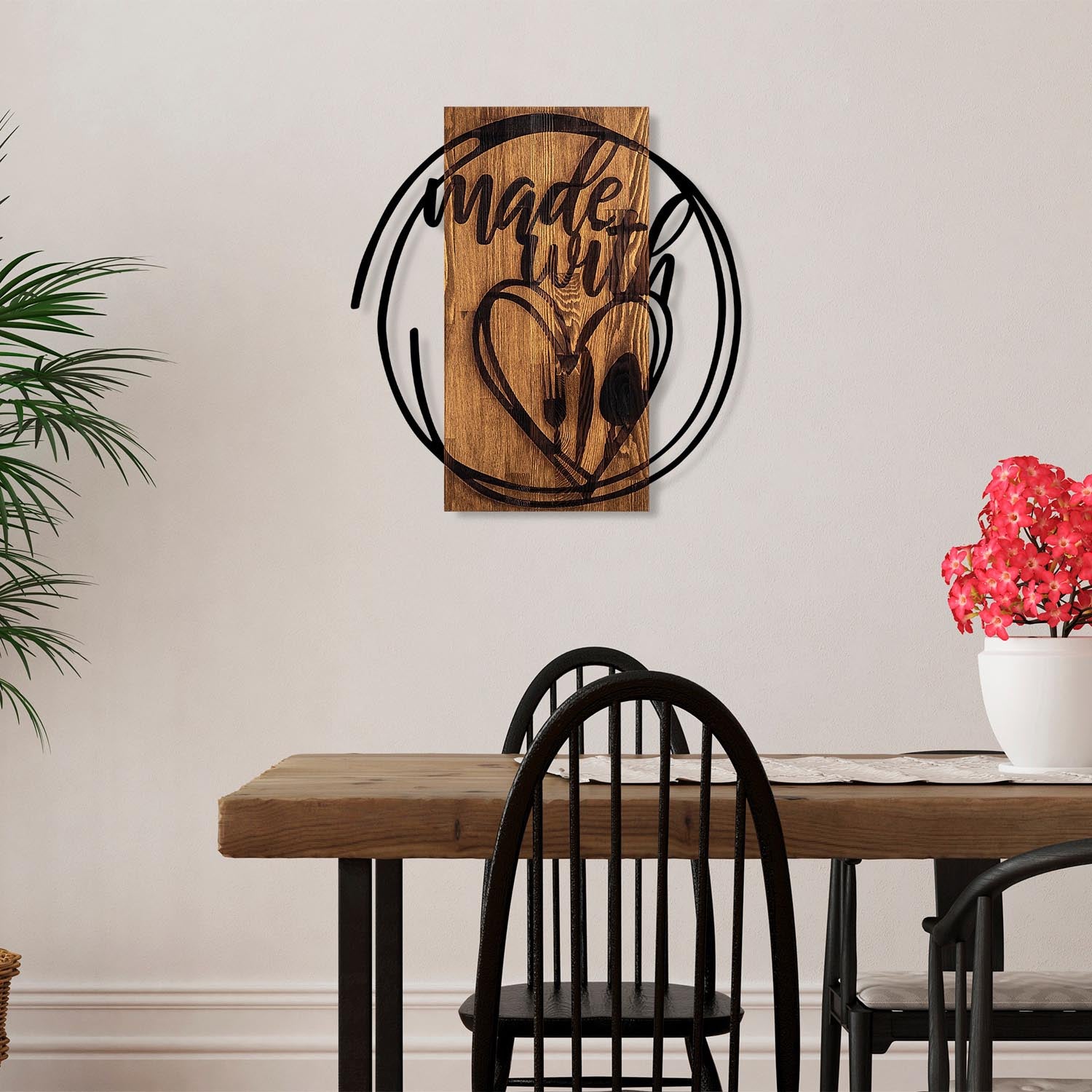 Verleihen Sie Ihrem Zuhause mit der Made With Love Wanddeko in Walnuss Schwarz von Wallity einen Hauch von Eleganz und natürlichem Charme.