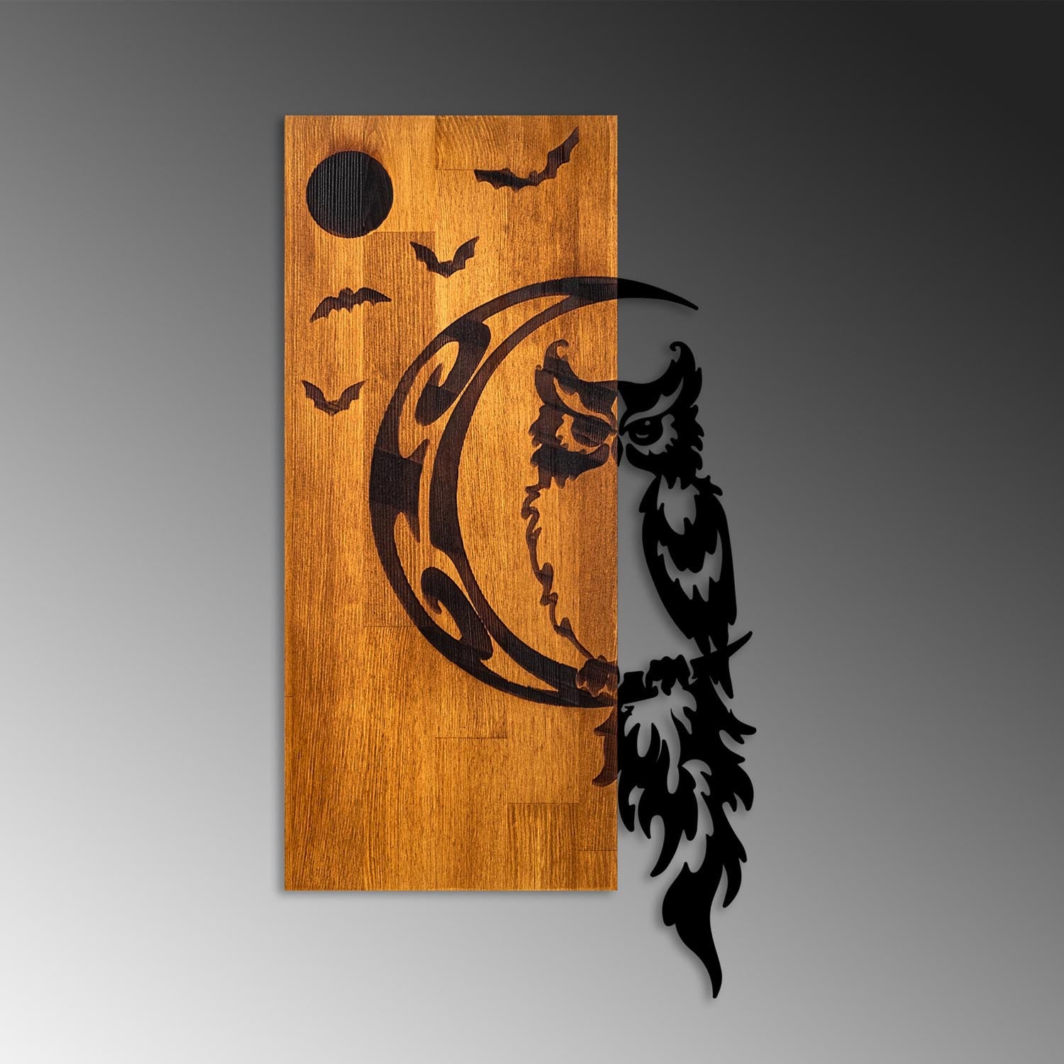 Verleihen Sie Ihrem Raum mit der Owl Wanddeko von Wallity in Walnuss Schwarz einen eleganten Touch. Handgefertigt aus echtem Holz, strahlt sie Wärme und Stil aus.