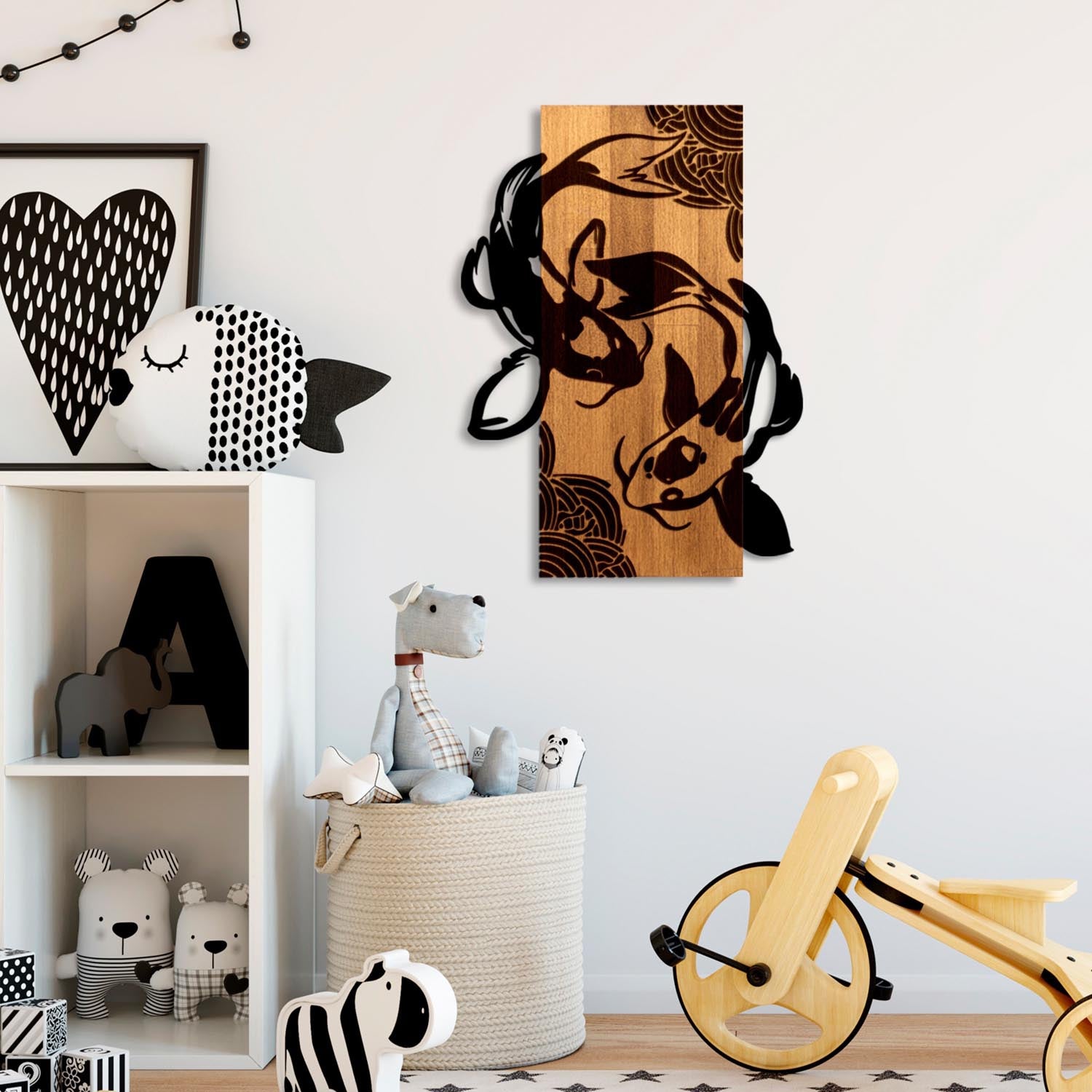 Verleihen Sie Ihrem Raum mit der Fish Yang Wanddeko in Walnuss Schwarz von Wallity einen Hauch von Eleganz und natürlicher Schönheit.