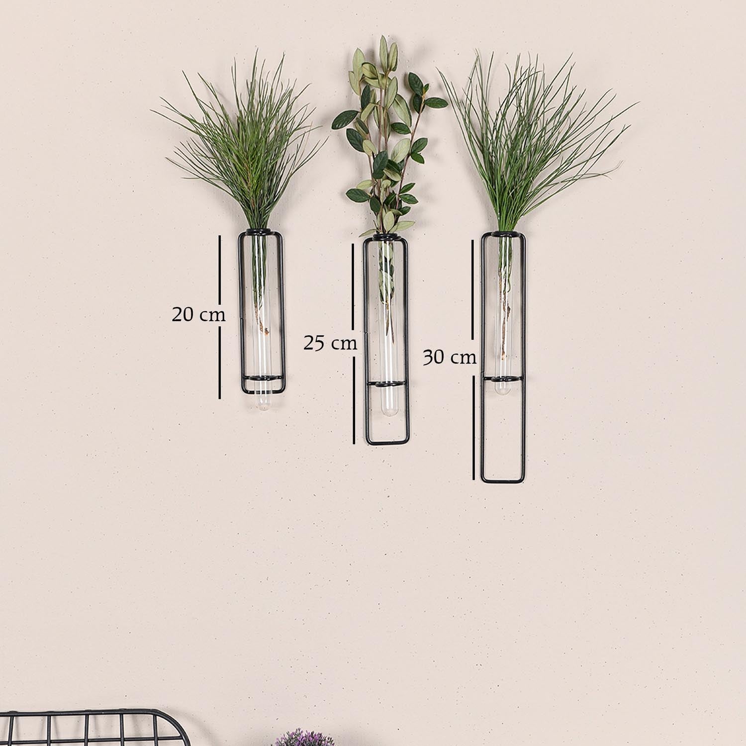 Entdecken Sie die Pentola Wanddeko in Schwarz von Wallity – ein elegantes Metallaccessoire, das jedem Raum Stil und Raffinesse verleiht.