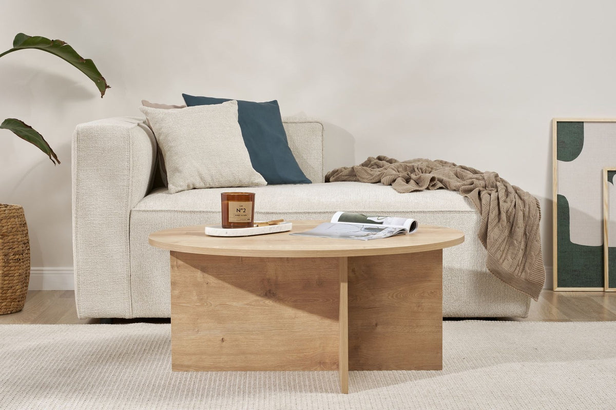 Quadratischer Couchtisch in Saphir-Eiche mit schlanker Tischplatte aus melaminbeschichteter Spanplatte, Masse 90x90x40 cm, Hersteller Nordure.