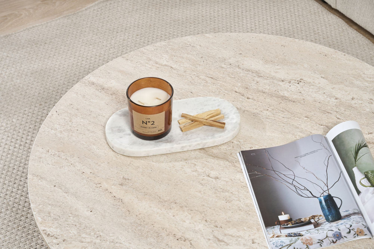 Quadratischer Couchtisch in Travertin-Optik aus melaminbeschichteter Spanplatte, schlichtes Design, Masse 90x90x40 cm, Hersteller Nordure.