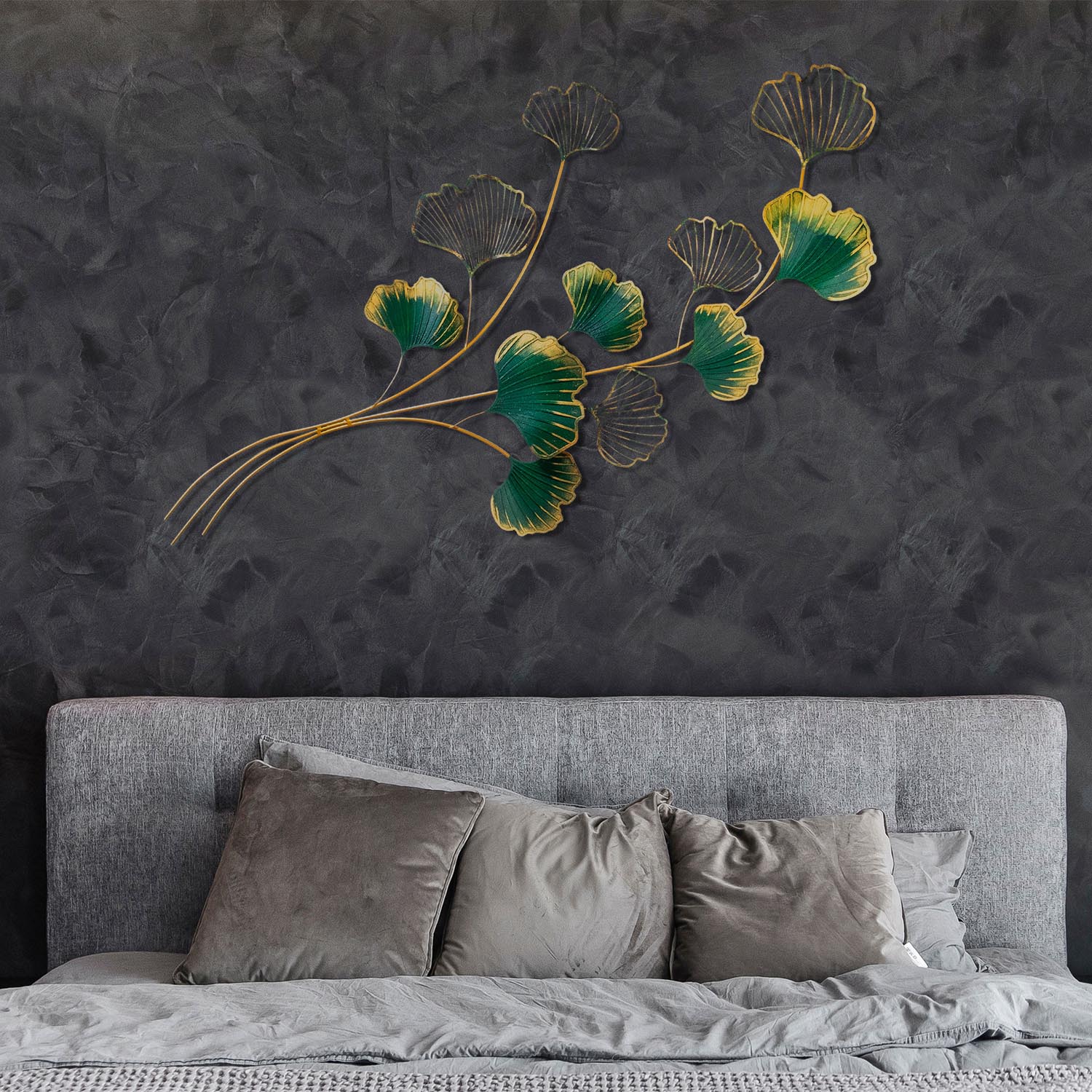 Verleihen Sie Ihrem Raum mit der Yiwu Wanddeko von Wallity einen Hauch von Stil – ein handgefertigtes, mehrfarbiges Metallkunstwerk für kreative Akzente.