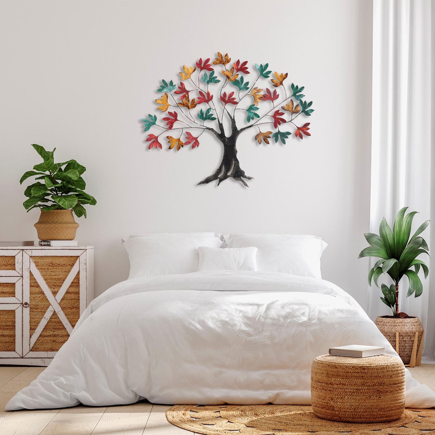 Verleihen Sie Ihrem Raum mit der Yggdrasil Wanddeko von Wallity einen Hauch von Kreativität und Stil – ein einzigartiges, handbemaltes Metallkunstwerk.