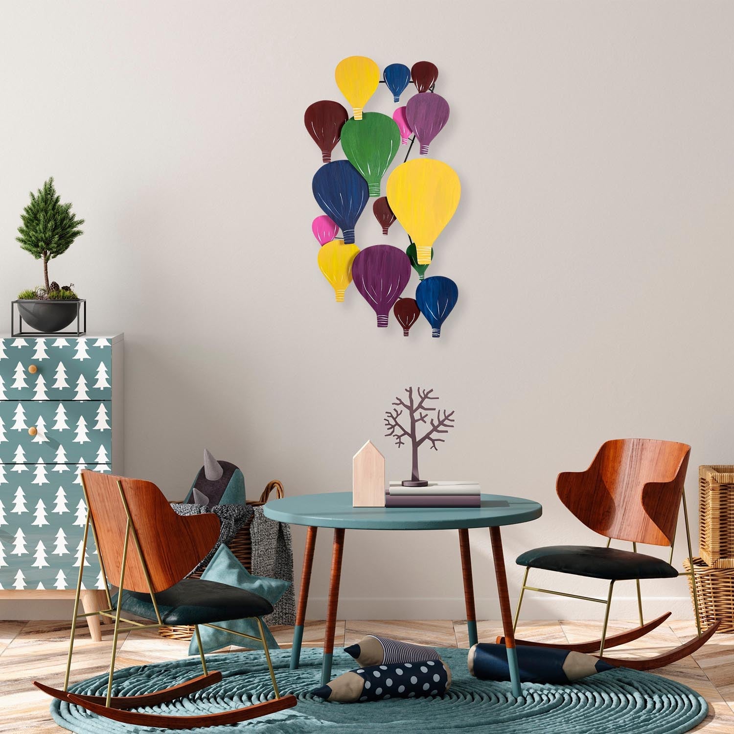 Verleihen Sie Ihrem Zuhause mit der Kapadokya Wanddeko von Wallity einen Hauch von Kunst und Stil – einzigartig, handbemalt und aus robustem Metall.