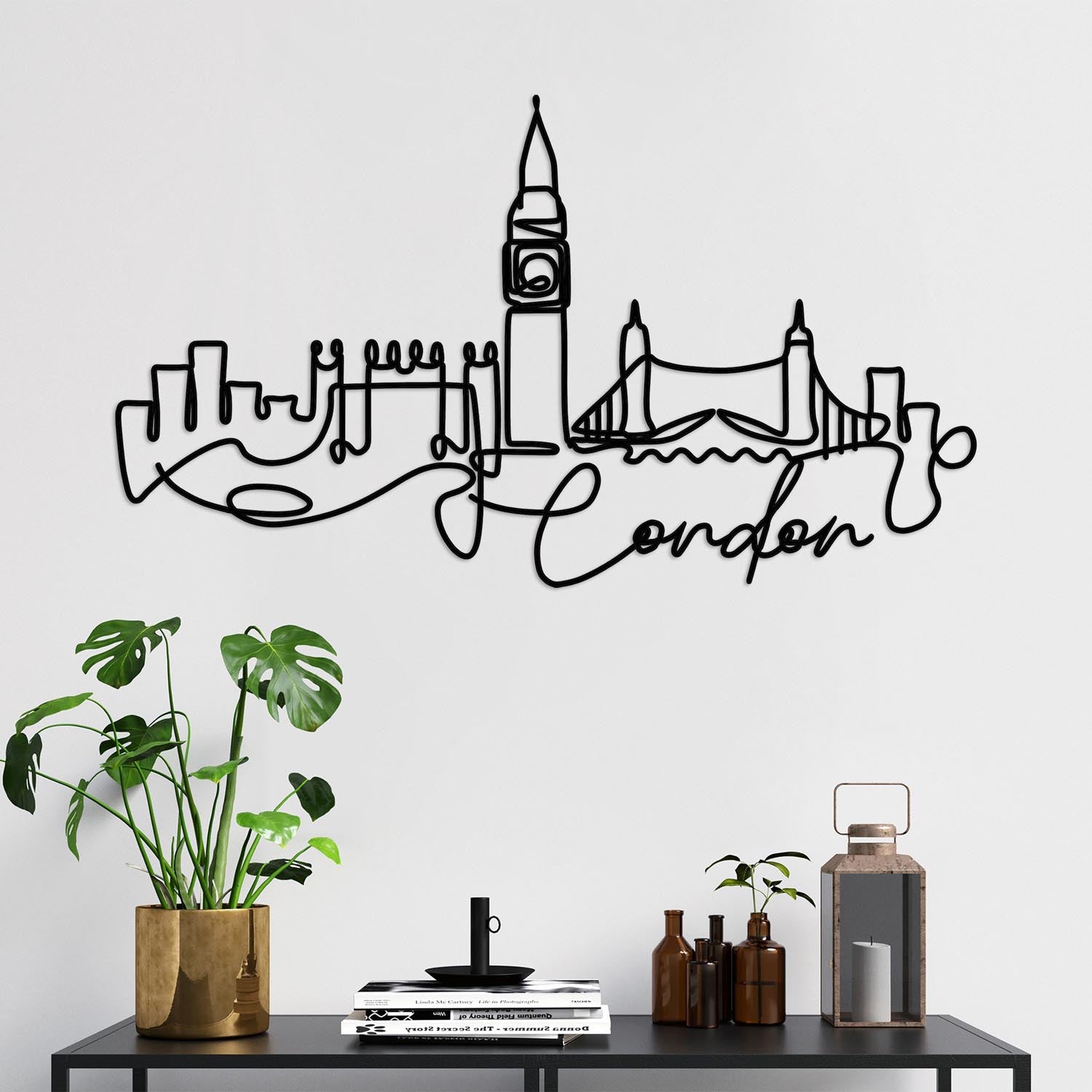 Verleihen Sie Ihrem Raum mit der eleganten London Wanddeko in Schwarz von Wallity einen Hauch von Stil und Kreativität. Ideal für jedes Zuhause!